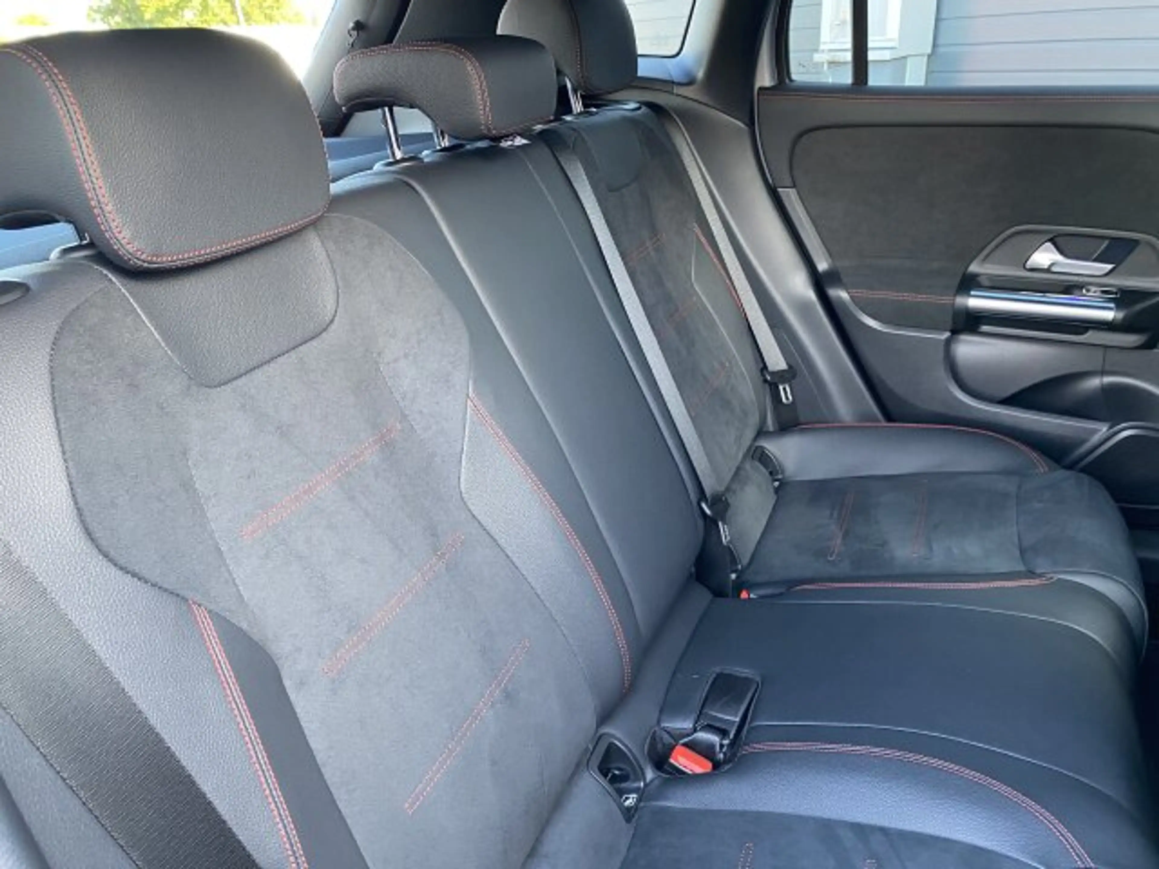 Mercedes-Benz GLA 200 GLA 200 AMG Multibeam Distronic 360° Memory ... — photo 19