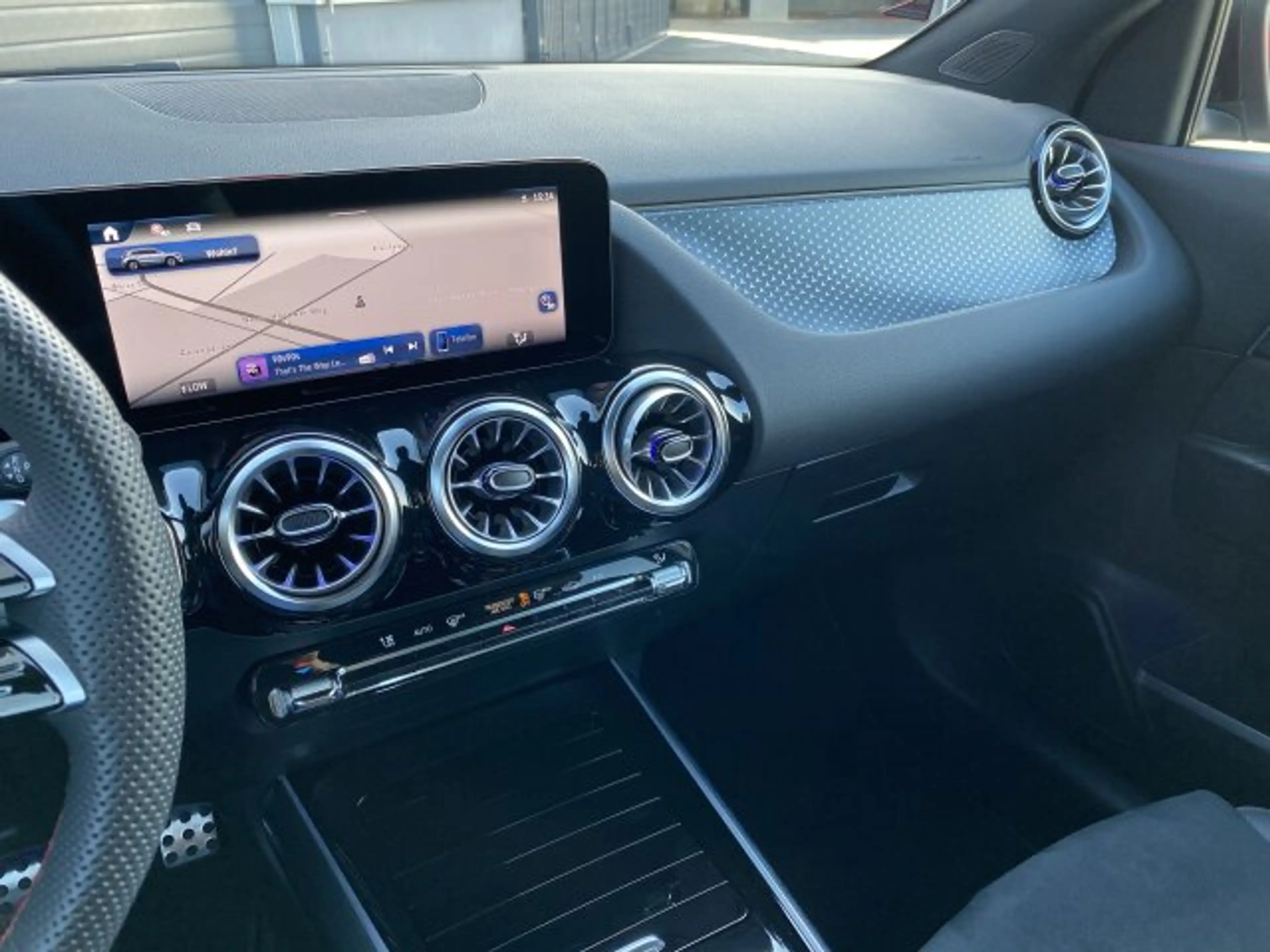 Mercedes-Benz GLA 200 GLA 200 AMG Multibeam Distronic 360° Memory ... — photo 10
