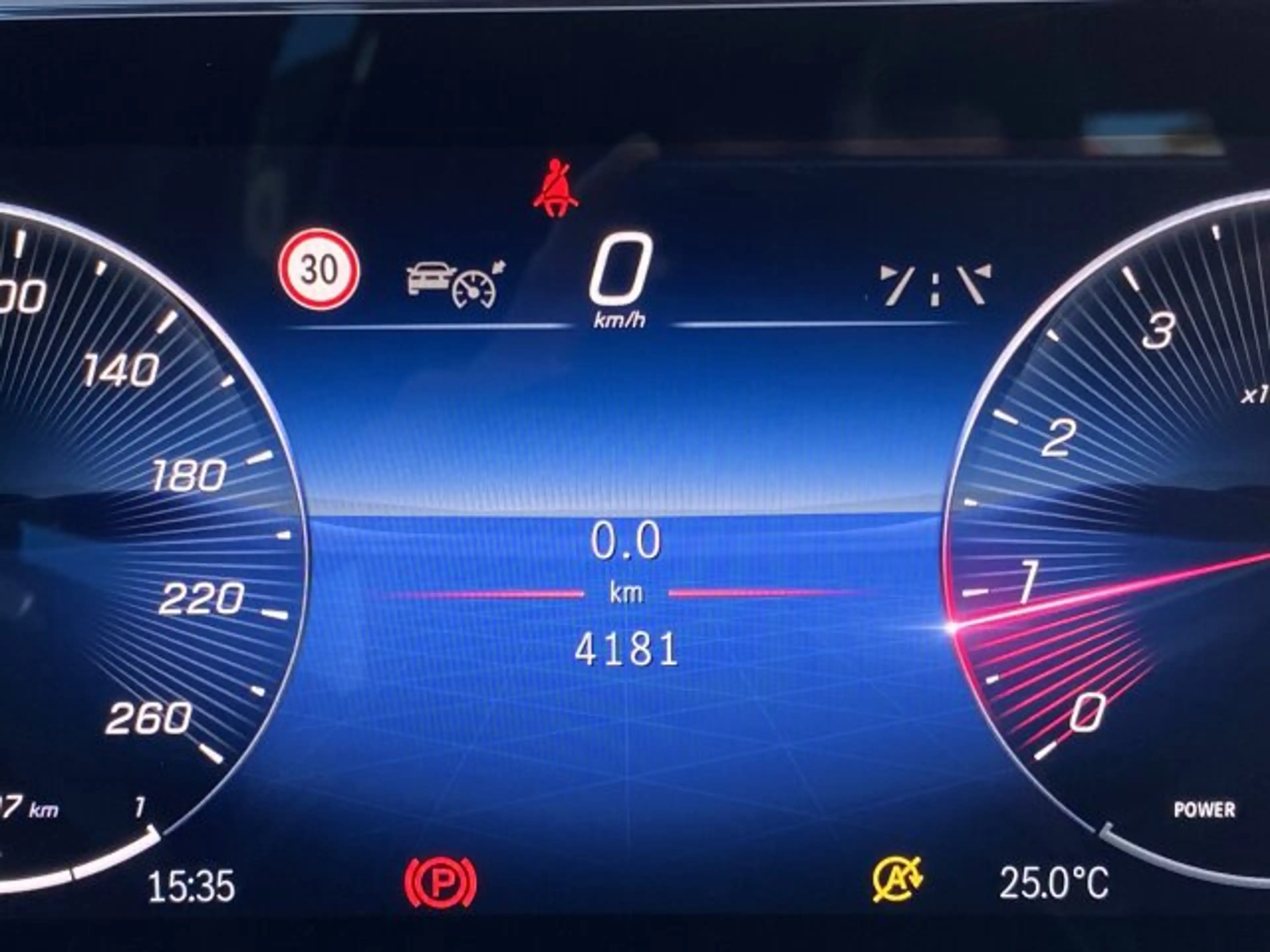 Mercedes-Benz GLA 200 GLA 200 AMG Multibeam Distronic 360° Memory ... — photo 13