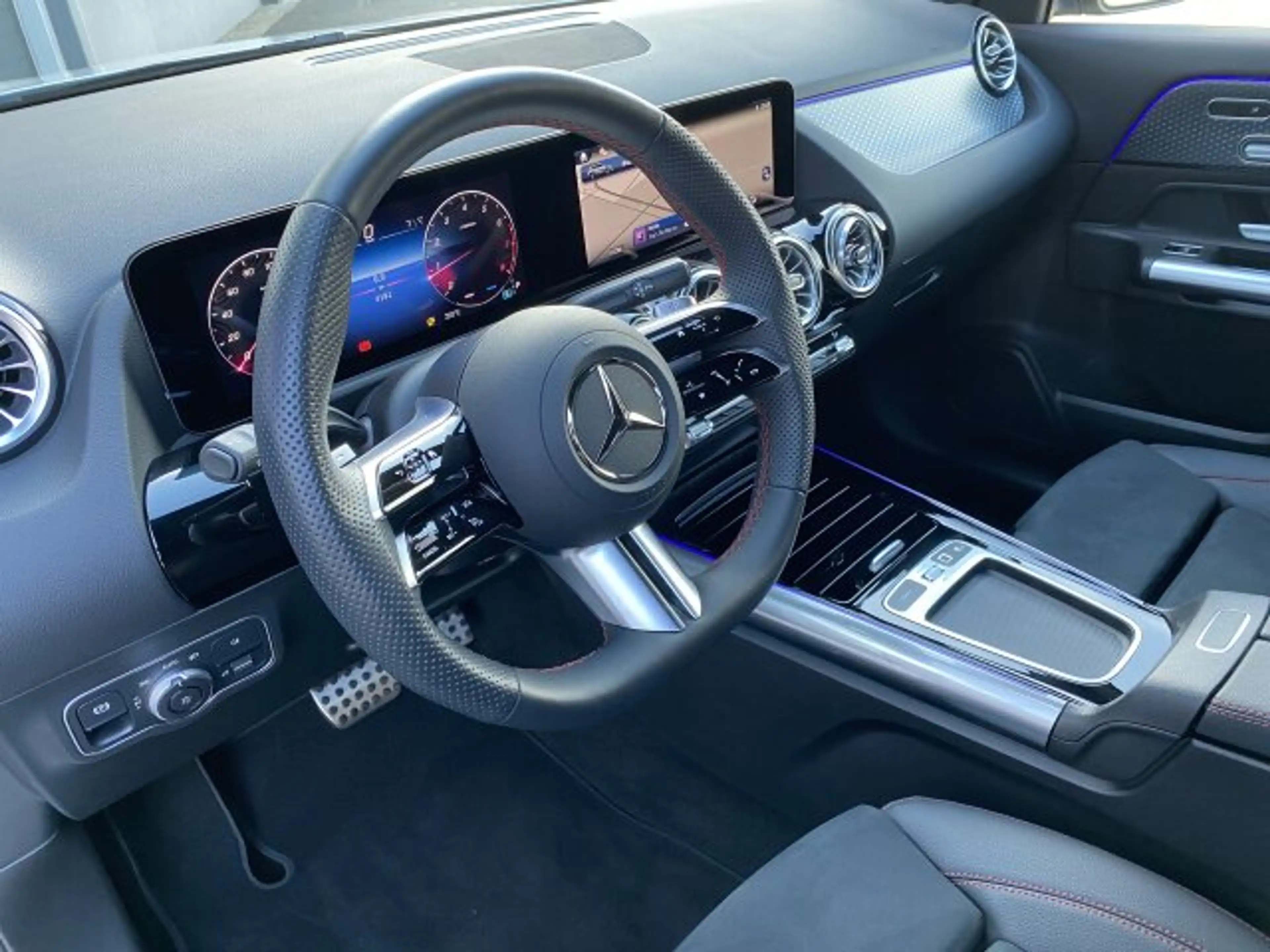 Mercedes-Benz GLA 200 GLA 200 AMG Multibeam Distronic 360° Memory ... — photo 16