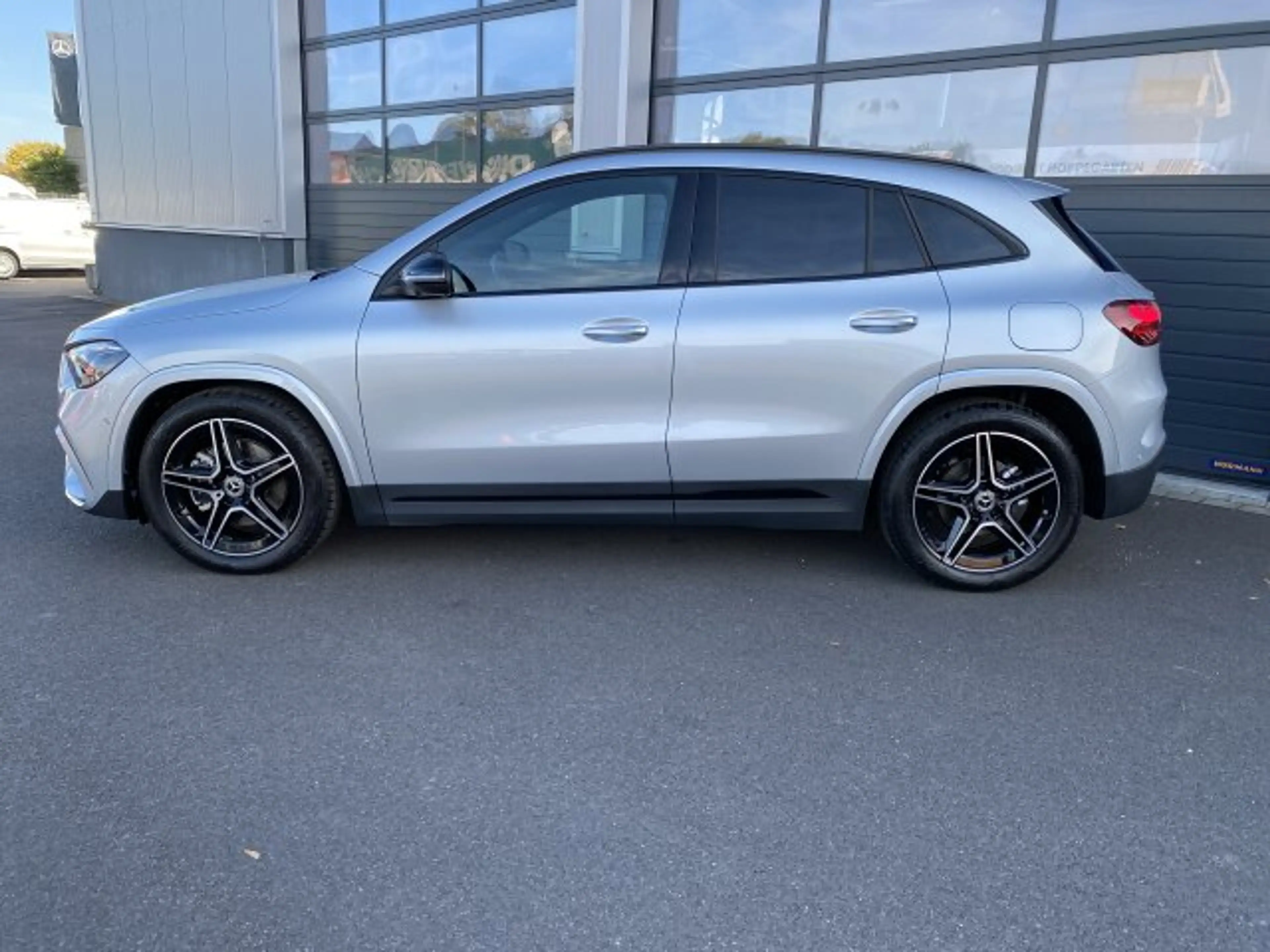 Mercedes-Benz GLA 200 GLA 200 AMG Multibeam Distronic 360° Memory ... — photo 4