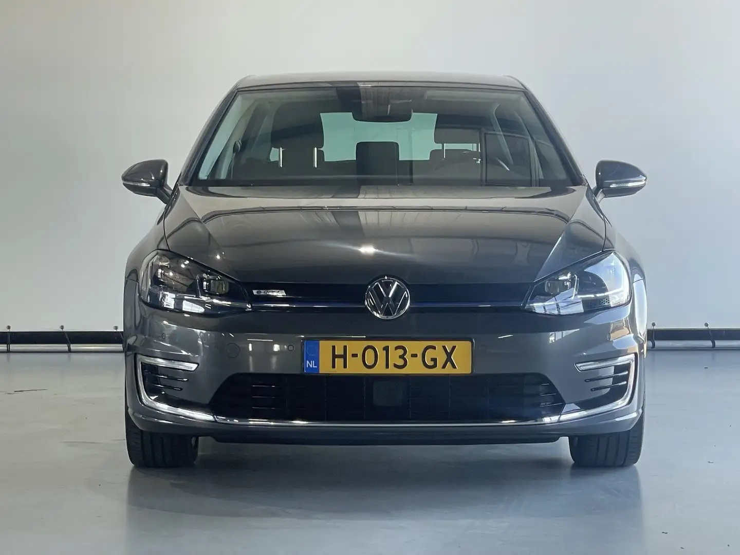 Volkswagen e-Golf E-DITION Navigatie / Camera / Warmtepomp Gris - 2