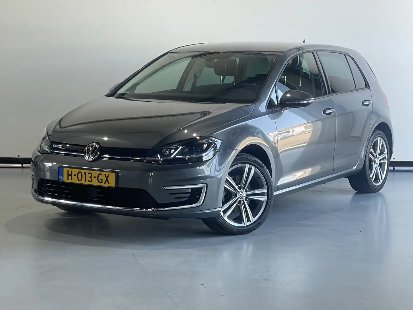 Volkswagen e-Golf E-DITION Navigatie / Camera / Warmtepomp Gris - 1