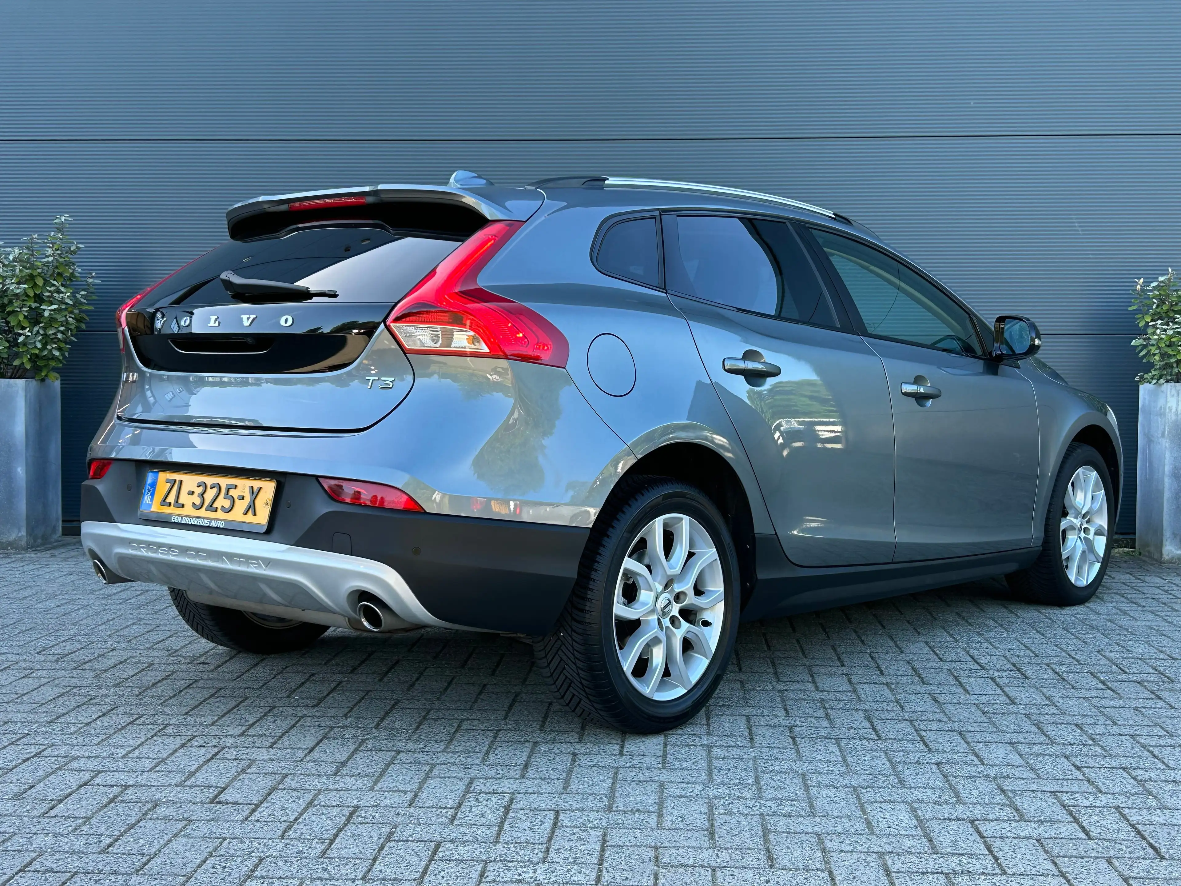 Volvo V40 Cross Country 1.5 T3 Polar+ Luxury | Panoramadak | Harman/Kardon — photo 2