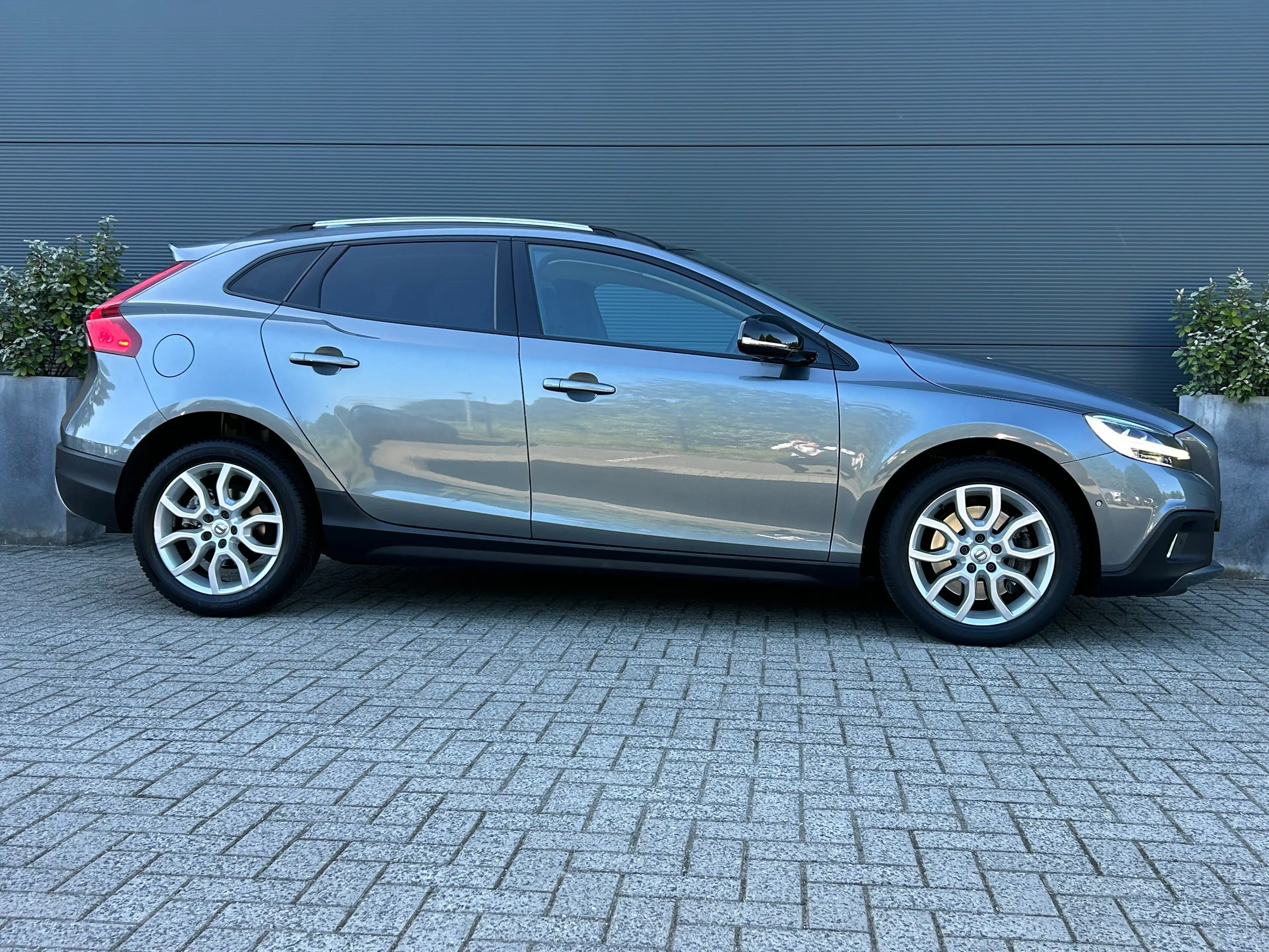 Volvo V40 Cross Country 1.5 T3 Polar+ Luxury | Panoramadak | Harman/Kardon — photo 3