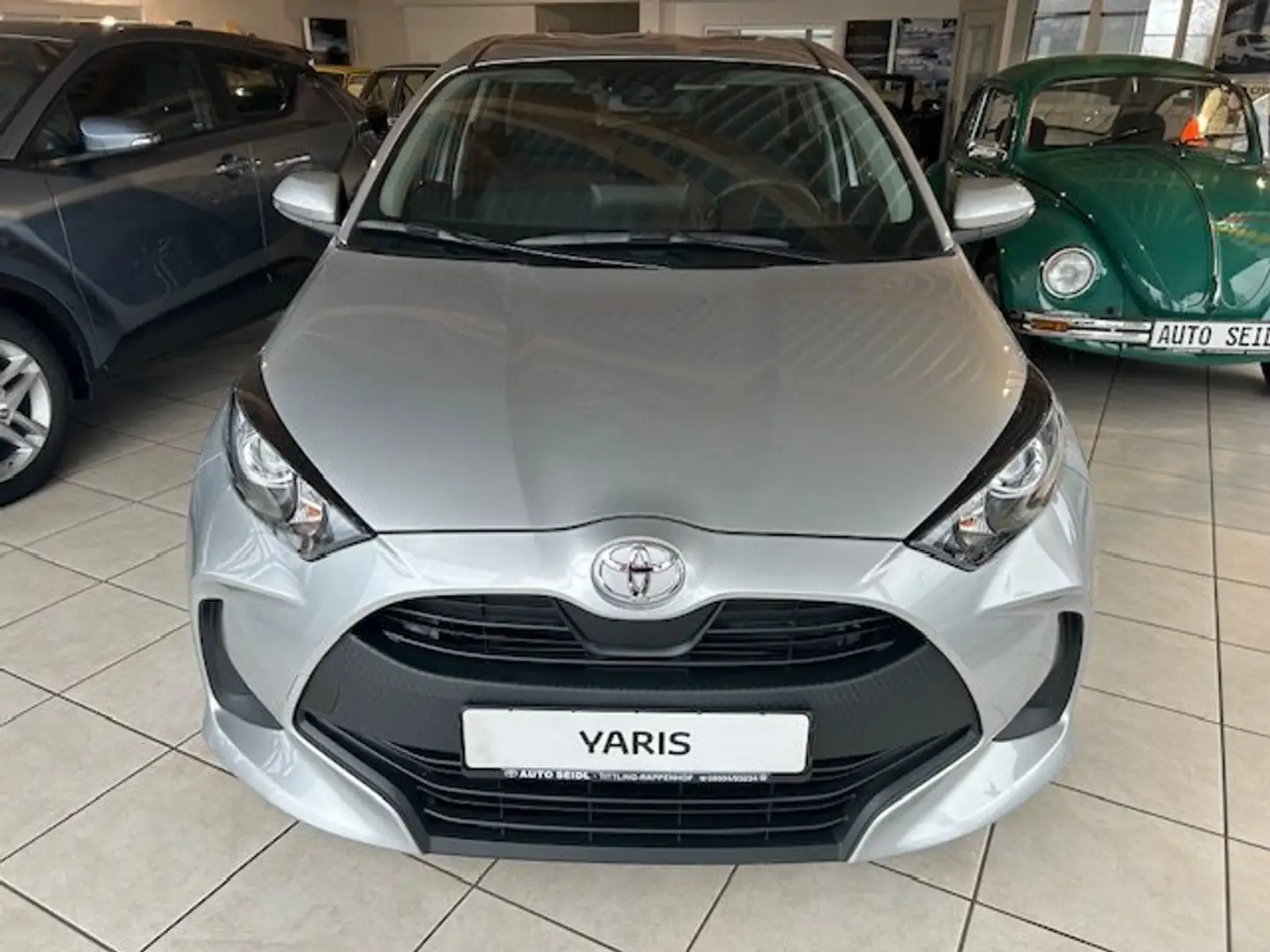 Toyota Yaris 1.0 Comfort 5türer, Klima, Kamera, ZV, FH, WKR Silber - 2