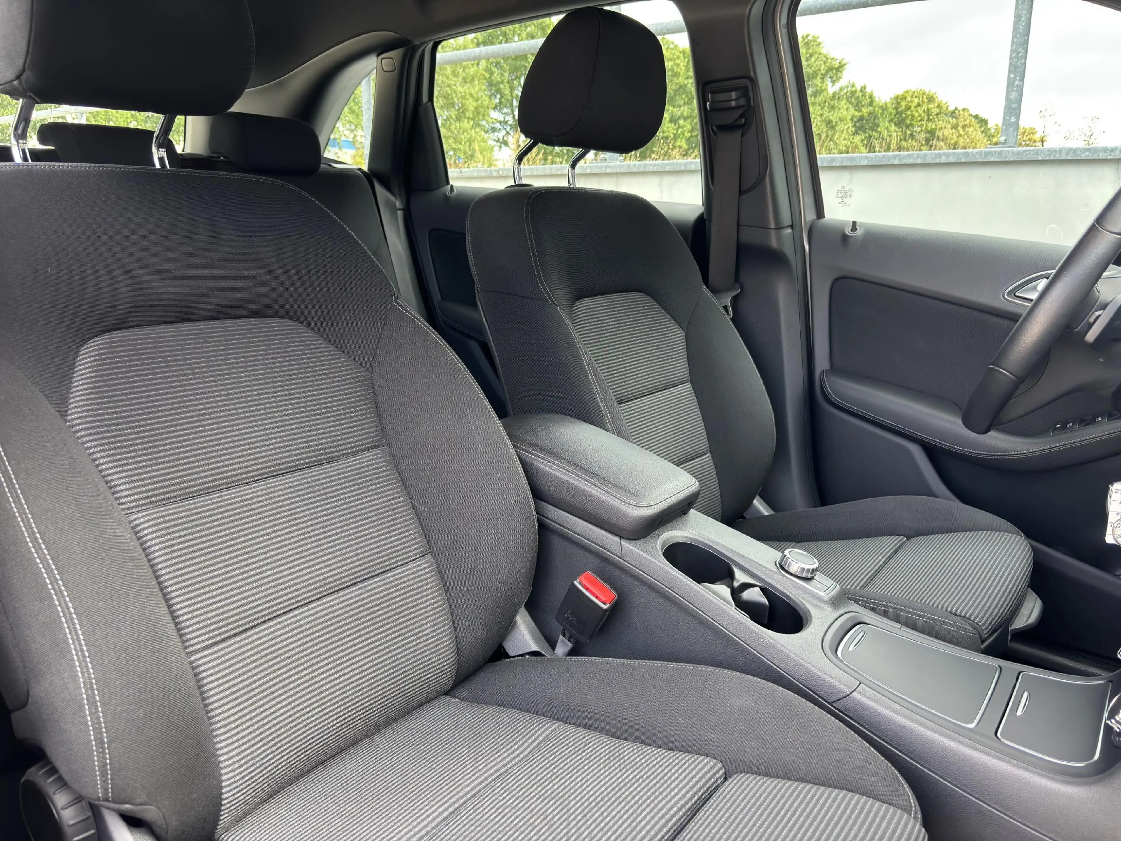 Mercedes-Benz B 180 Lease Edition Ambition — photo 15