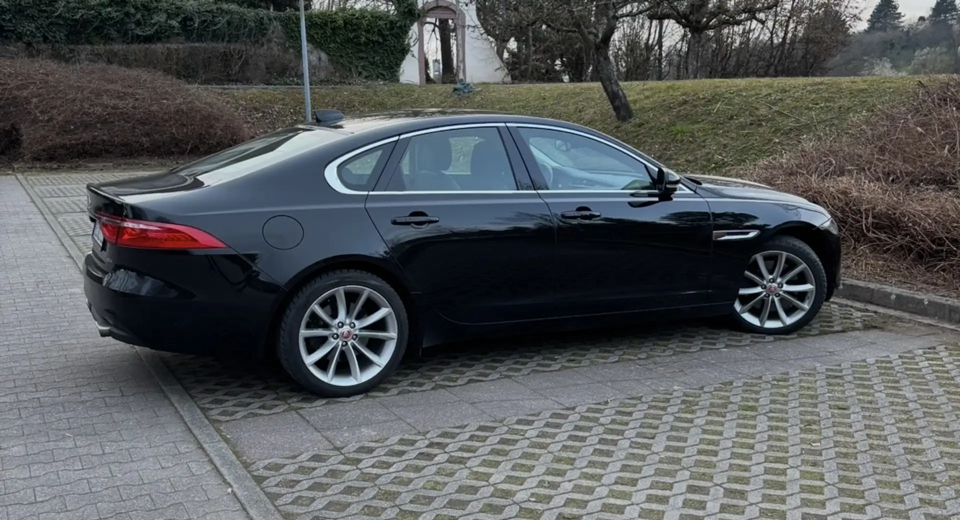 Jaguar XF 30d Aut. sehr guter Zustand - 2