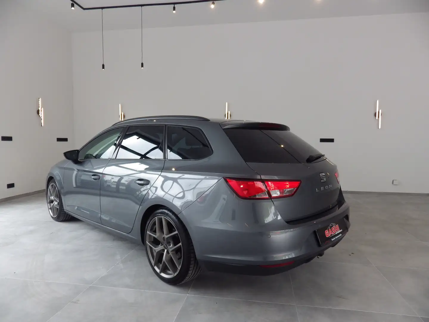 SEAT Leon Style Grau - 2