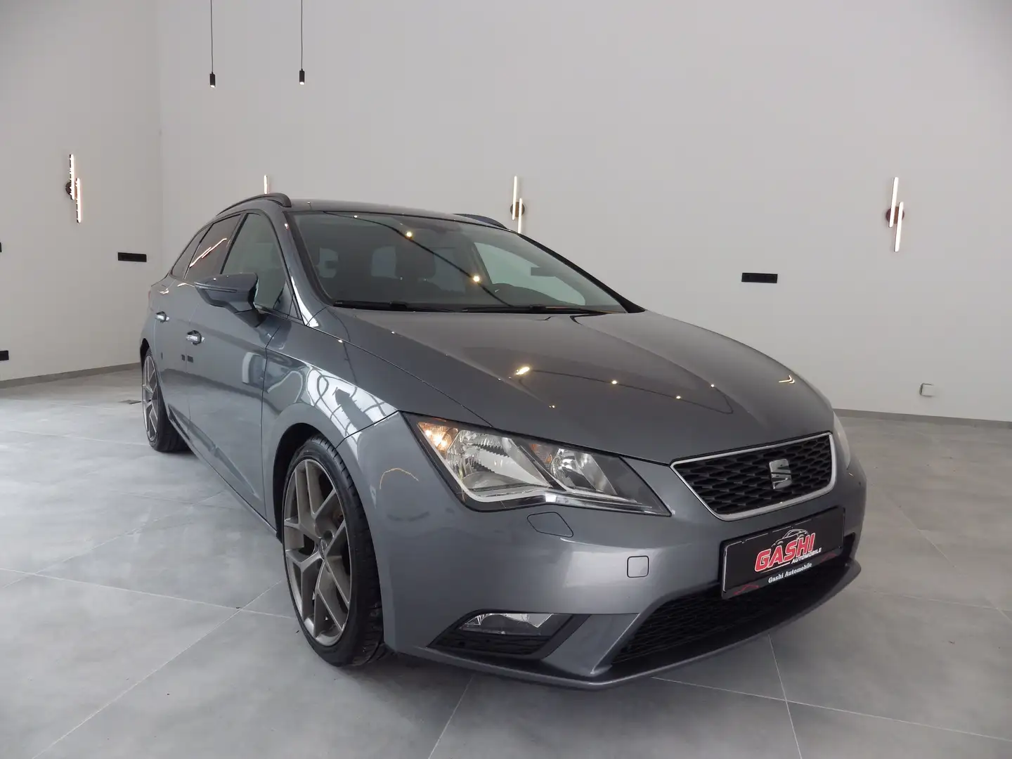 SEAT Leon Style Grau - 1