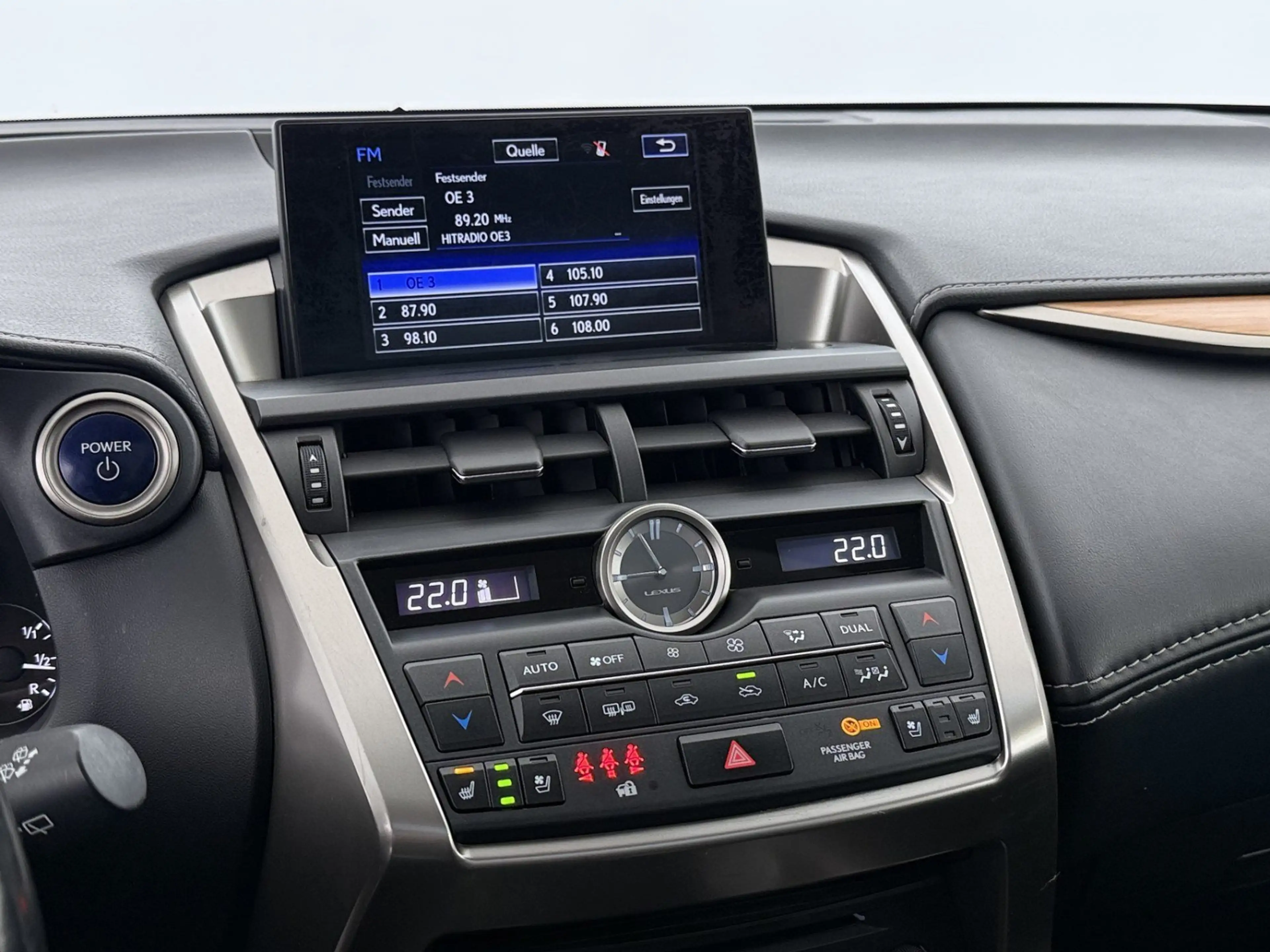 Lexus NX 300h Luxury Line AWD Aut LED SKY RADAR LEDER — photo 16