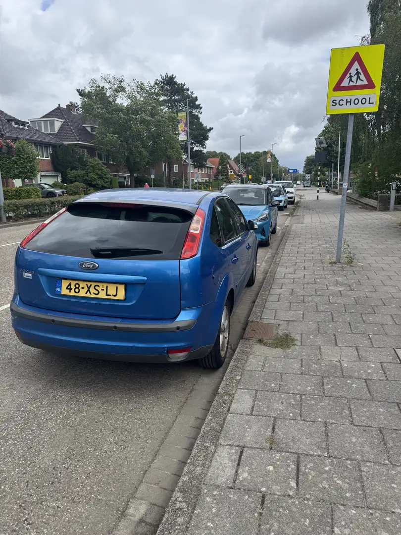 Ford Focus 2.0-16V Titanium Blauw - 1