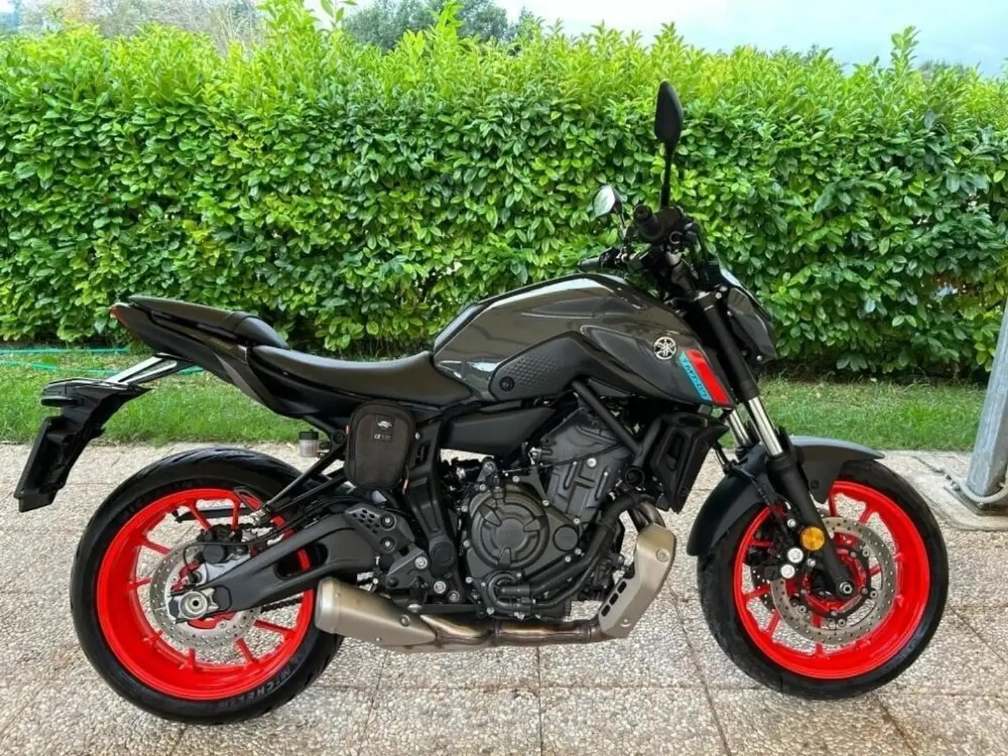Yamaha MT-07 Grigio - 1