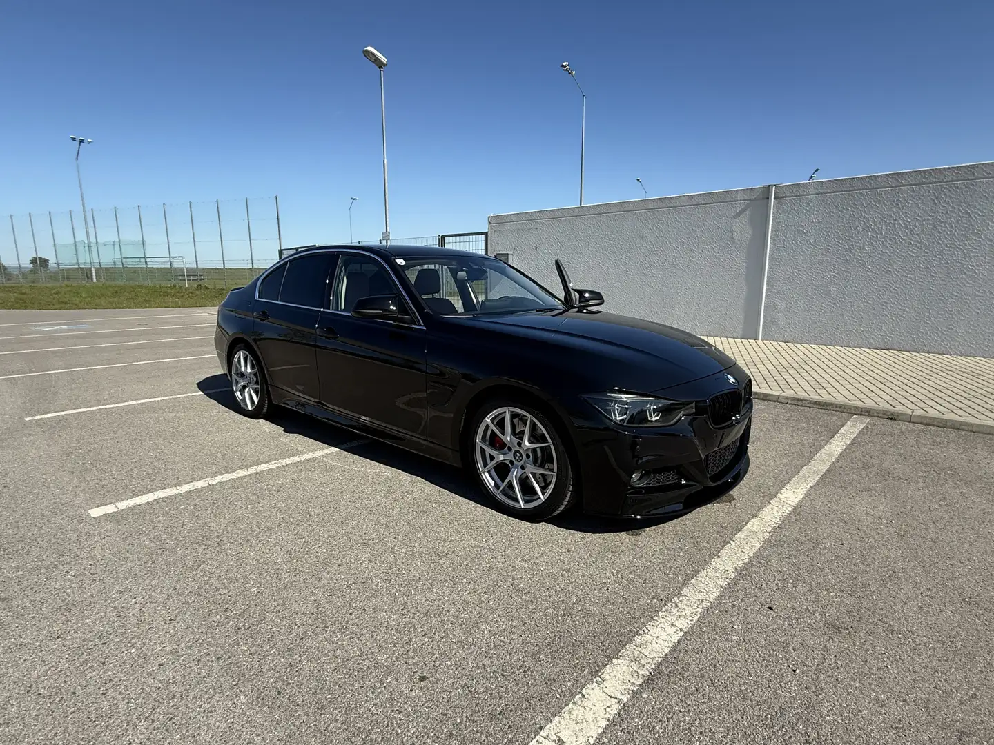 BMW 330 330d xDrive M Sport Aut. - 1