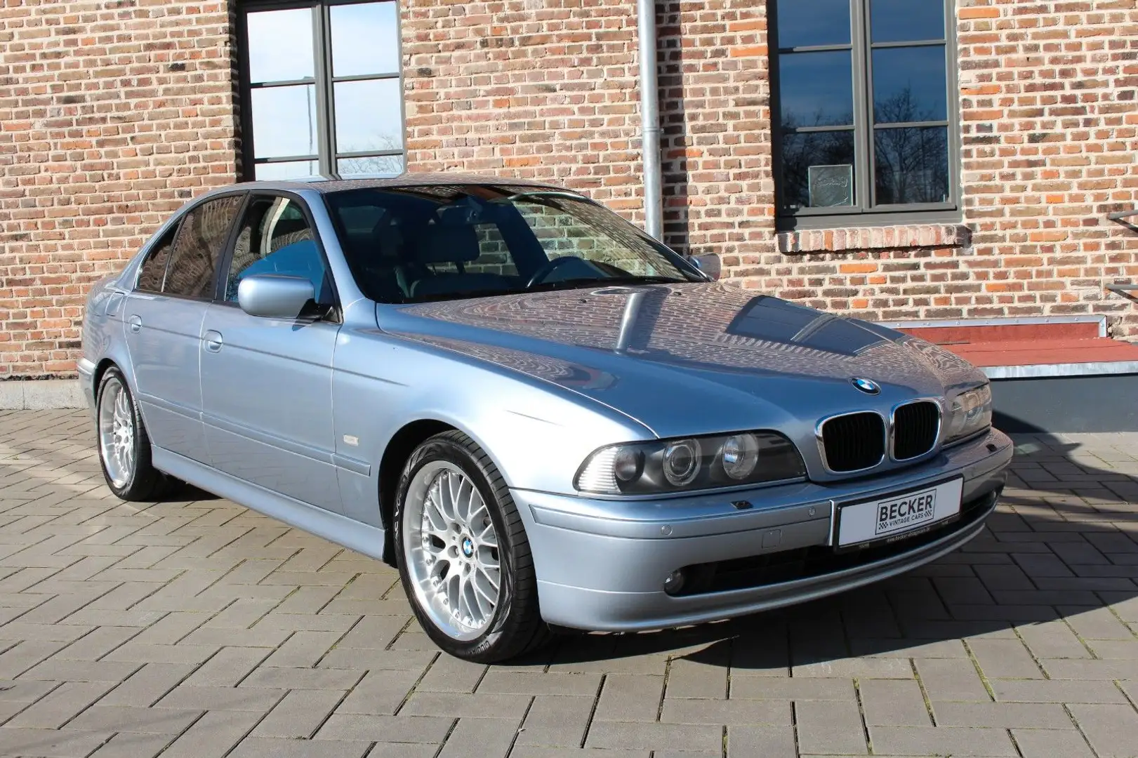 BMW 520 i A Lifestyle*TOP*M Fahrwerk*Garagenfzg* Plateado - 2