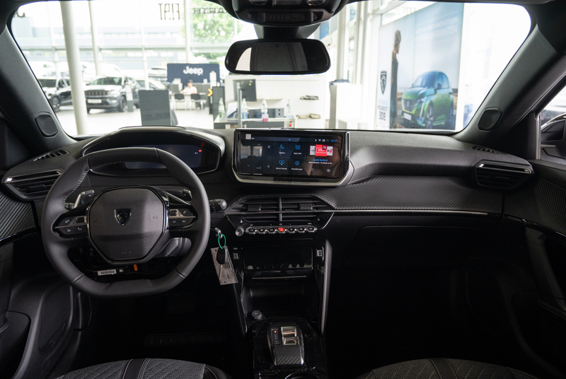 Peugeot 2008 ALLURE HYBRID 145 e-DSC6 — photo 6