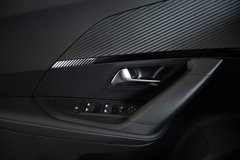 Peugeot 2008 ALLURE HYBRID 145 e-DSC6 — photo 12