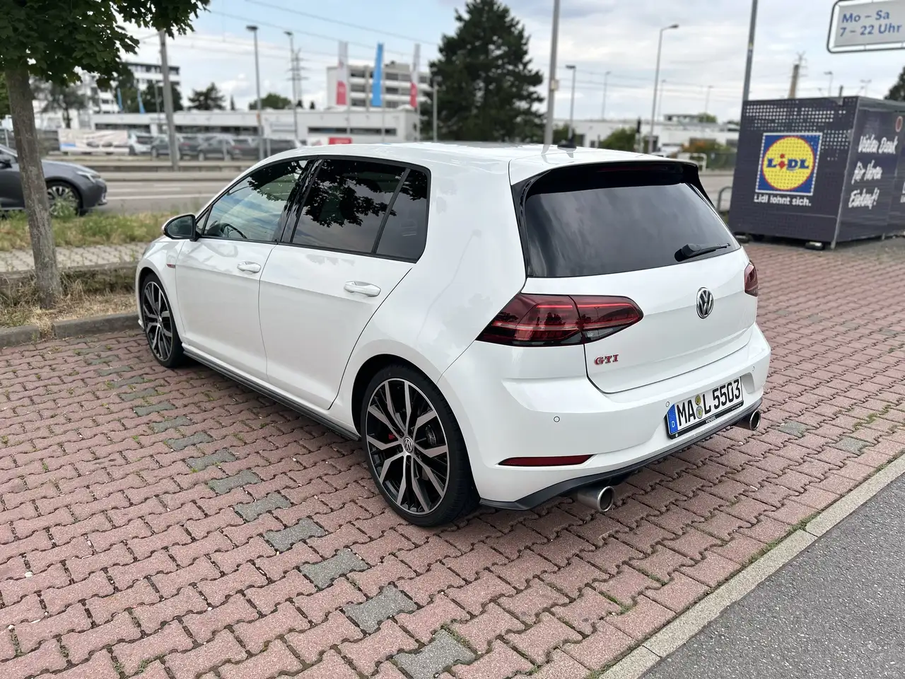 Volkswagen Golf GTI