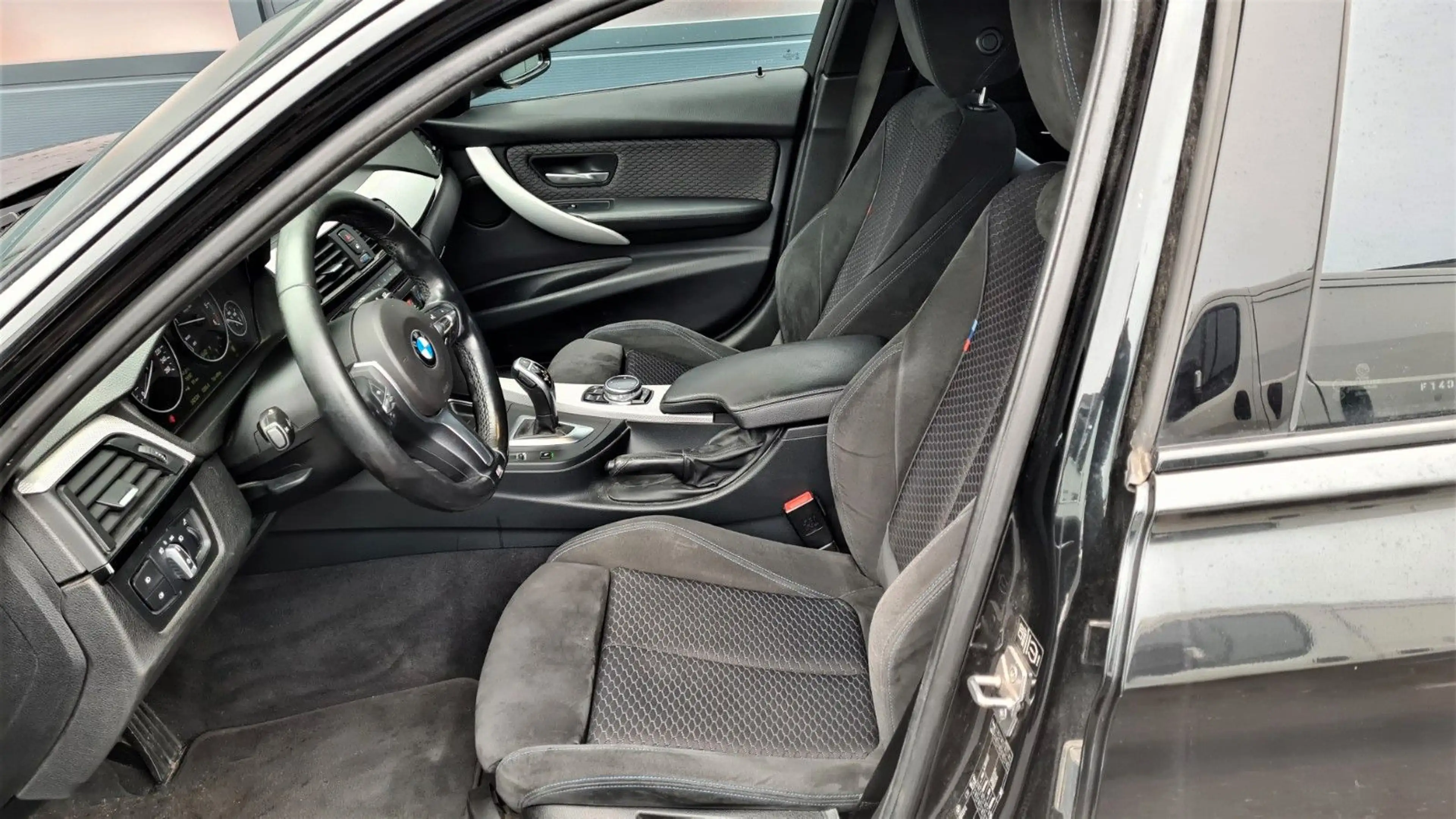 BMW 325 Baureihe 3 Lim. 325d Bi-Xenon M-Paket Sport — photo 12