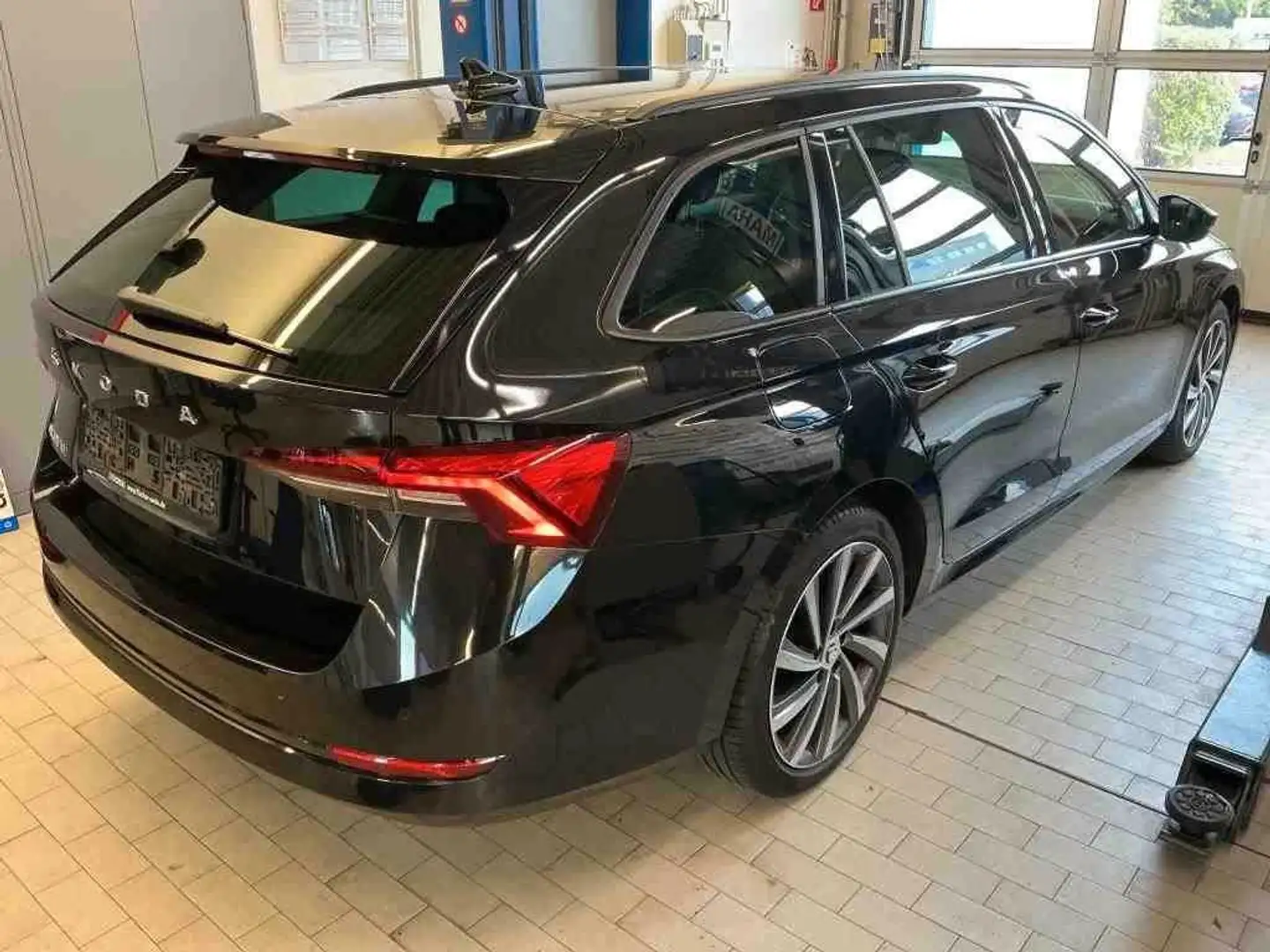 Skoda Octavia Combi Ambition2.0TDI LED Navi SHZ Schwarz - 2