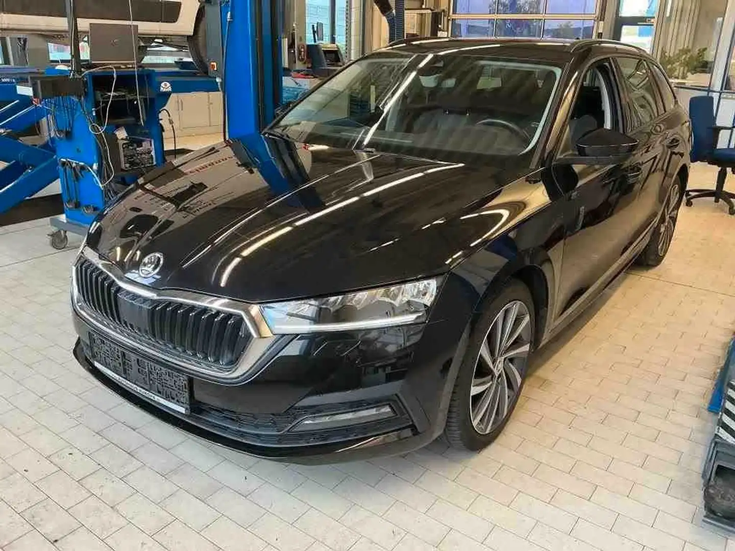 Skoda Octavia Combi Ambition2.0TDI LED Navi SHZ Schwarz - 1