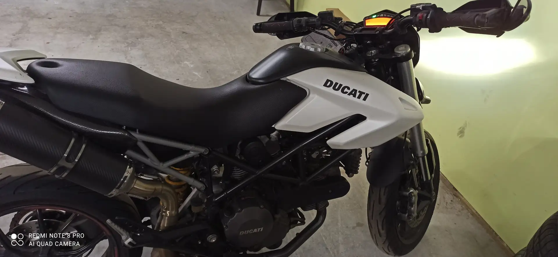 Ducati Hypermotard 796 Bílá - 2