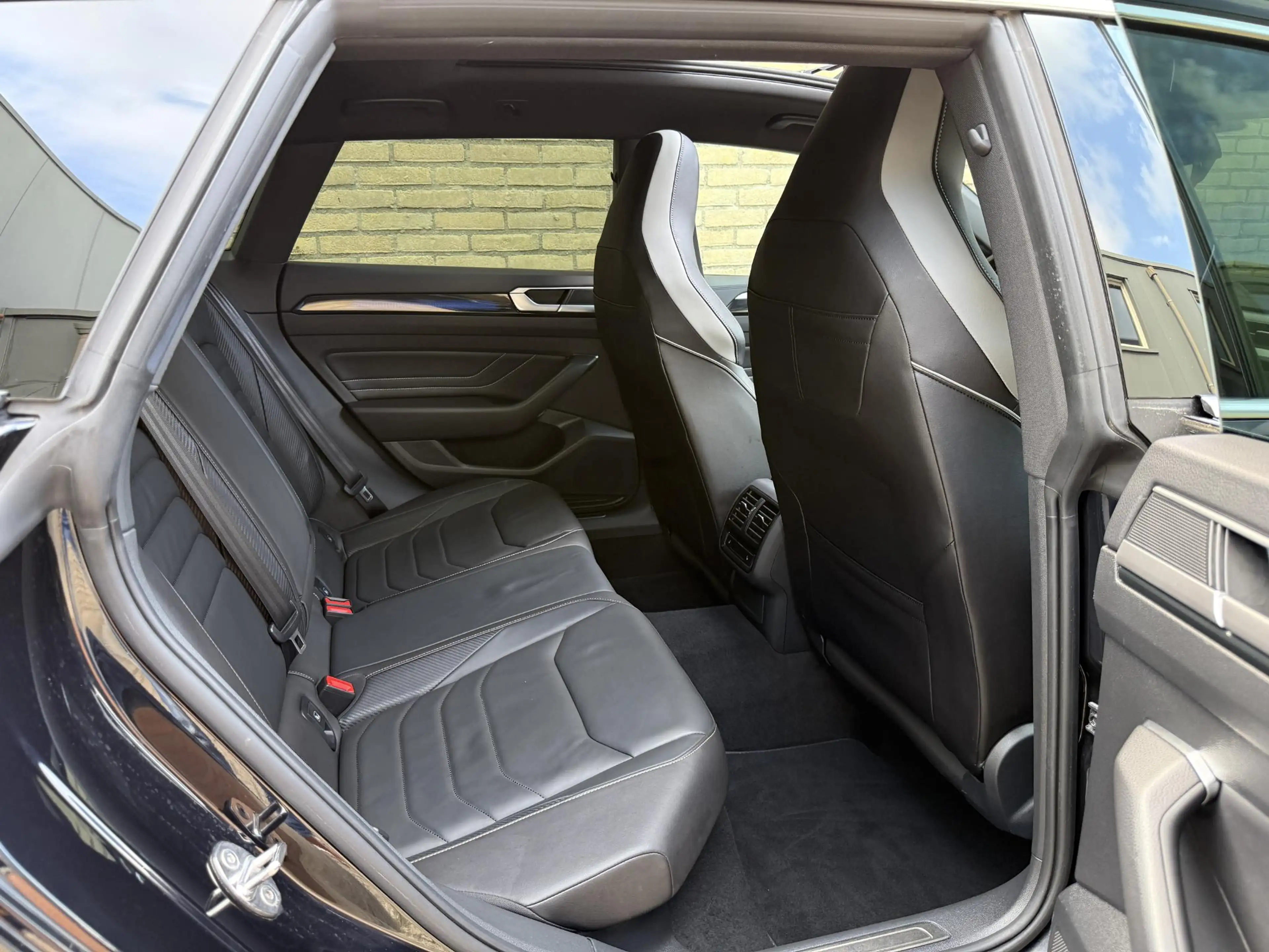 Volkswagen Arteon Shooting Brake 1.4 TSI eHybrid R-Line | Panoramada — photo 30