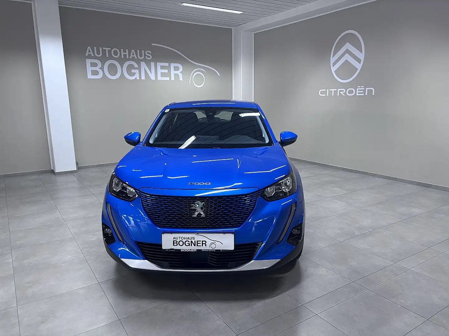 Peugeot e-2008 50kWh Active 90 % Akkukapazität Blau - 2