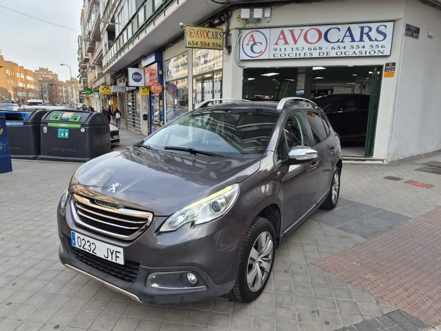 Peugeot 2008 1.6 BlueHDI Allure 100 Gris - 2