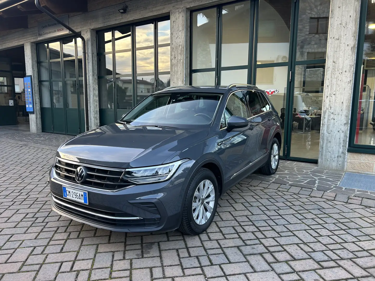 Volkswagen Tiguan Tiguan II 2021 2.0 tdi Elegance 150cv dsg Grigio - 1