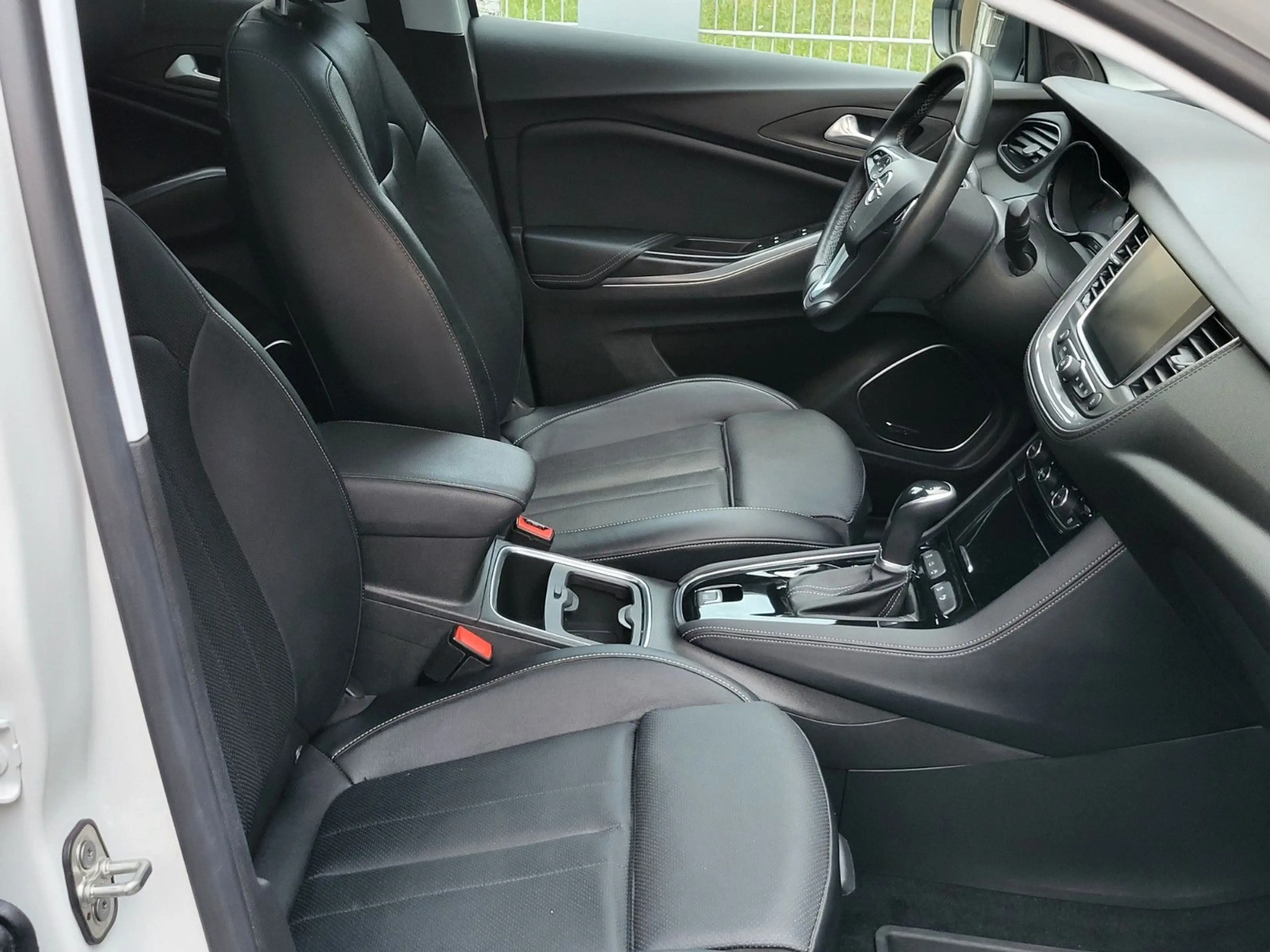 Opel Grandland X 1.6T ULTIMATE- AUTOM.- LEDER - AHK — photo 8