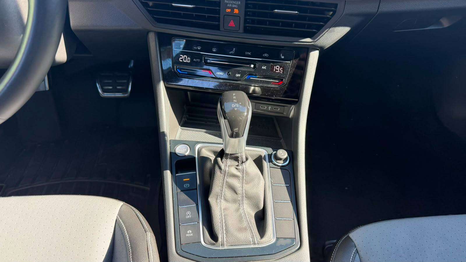 2025 VOLKSWAGEN Jetta — view 21