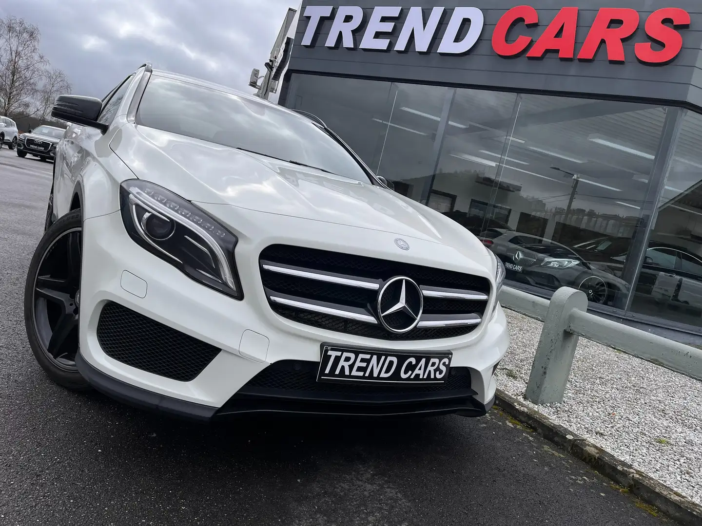 Mercedes-Benz GLA 200 d AUTO. 7G-TRONIC PACK AMG/PACK NIGHT CAME GAR.1AN Blanco - 1
