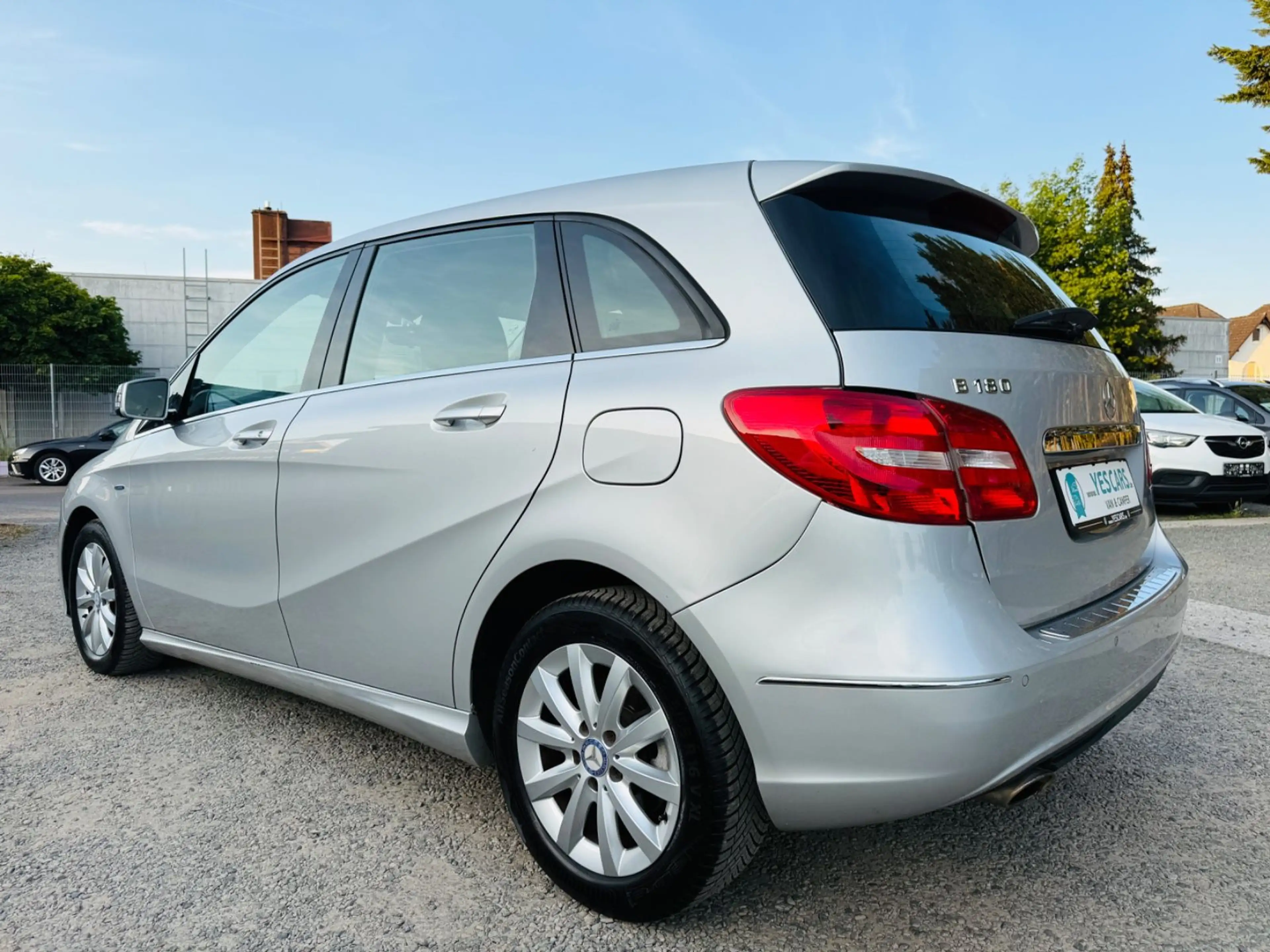 Mercedes-Benz B 180 Automatik/Navi/SHZ/LM — photo 3