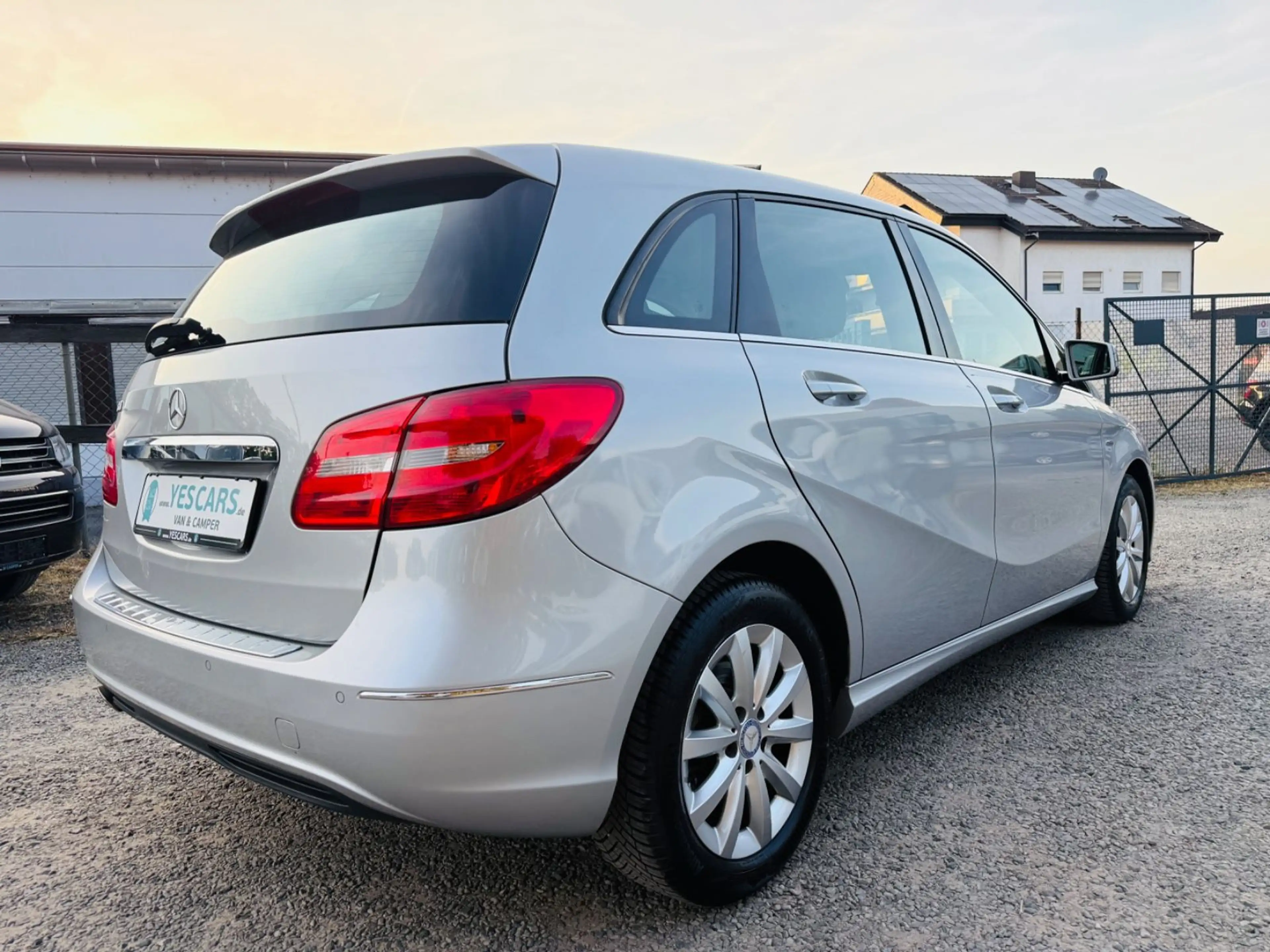 Mercedes-Benz B 180 Automatik/Navi/SHZ/LM — photo 6
