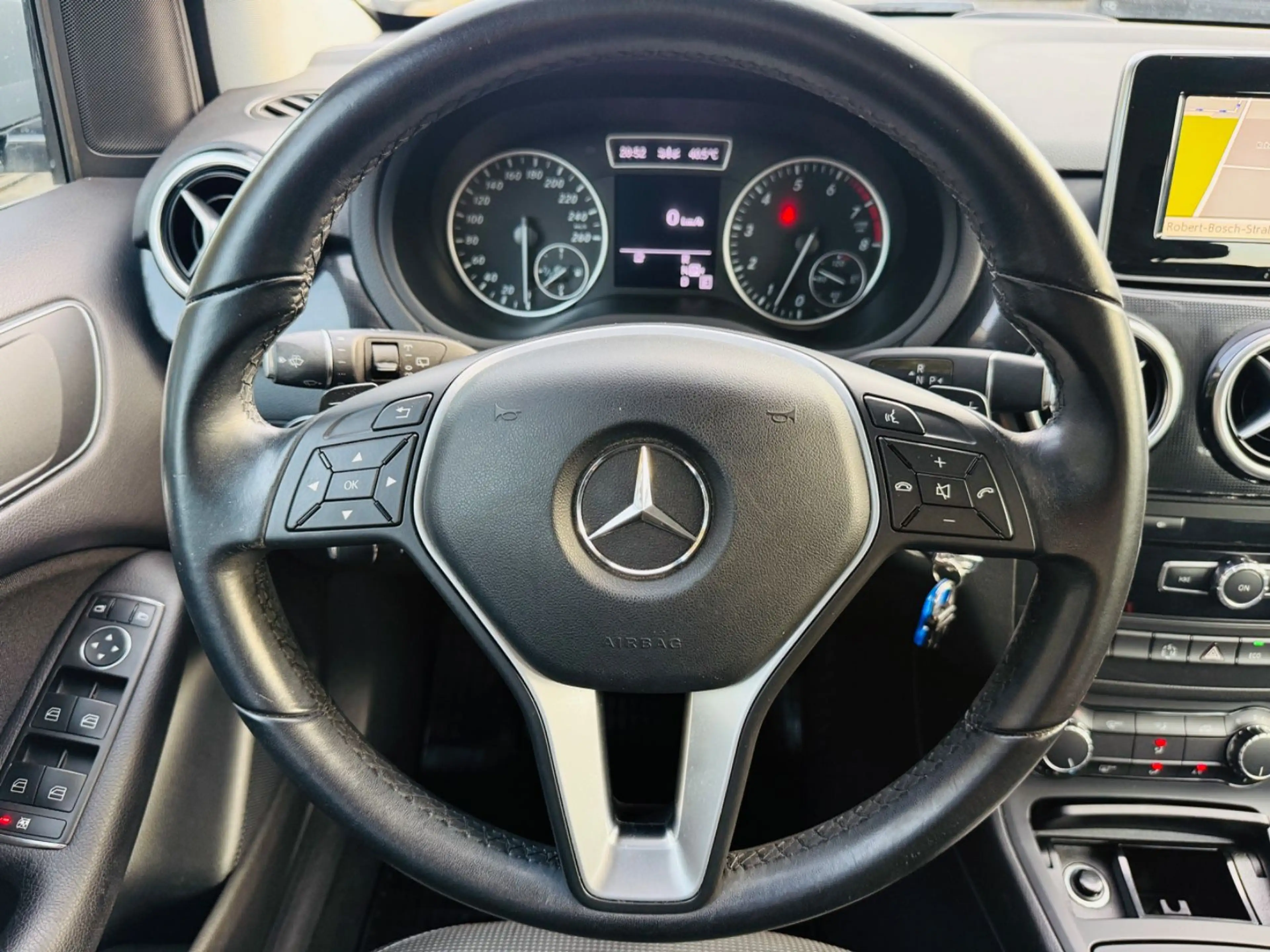 Mercedes-Benz B 180 Automatik/Navi/SHZ/LM — photo 13