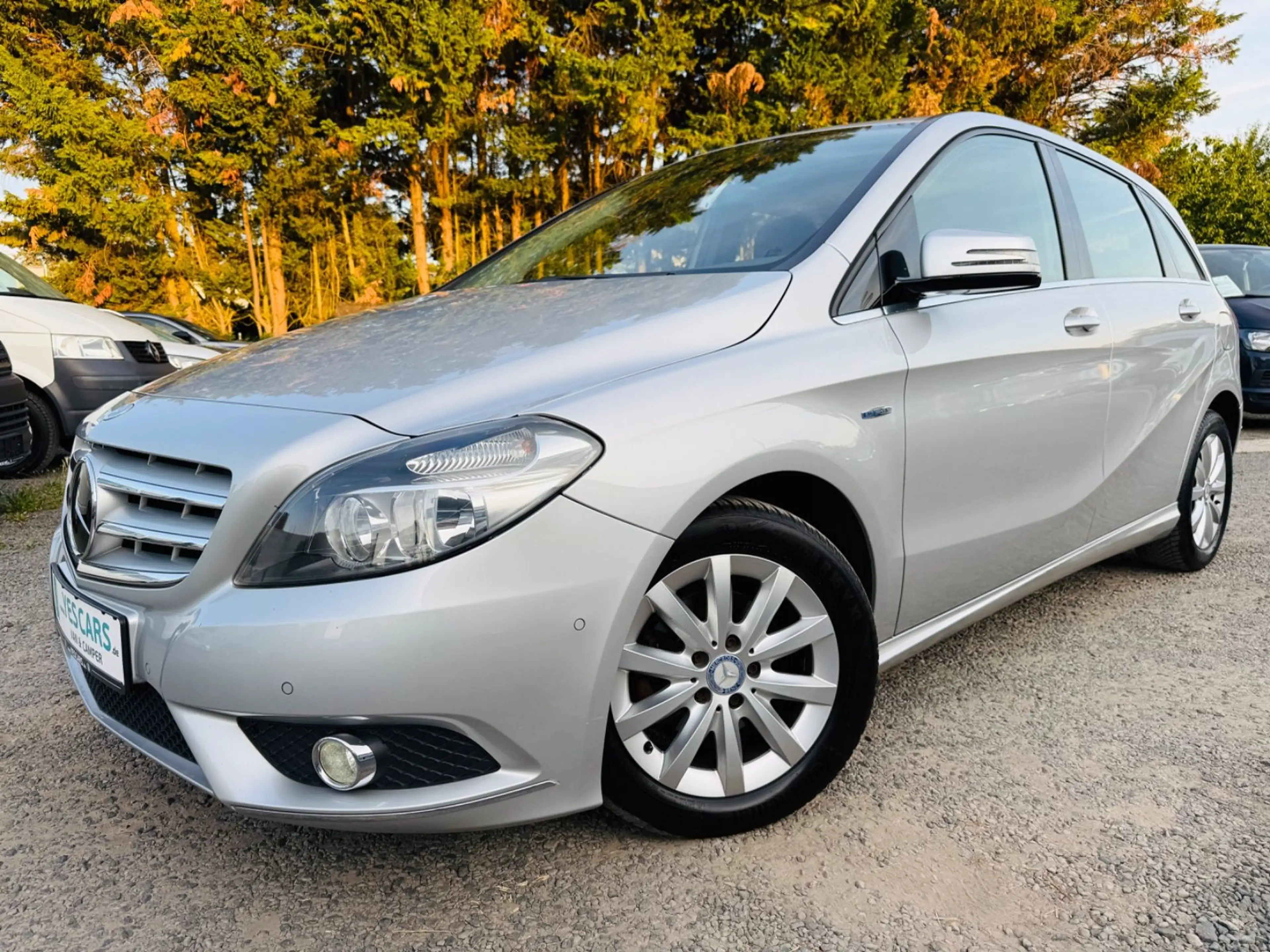Mercedes-Benz B 180 Automatik/Navi/SHZ/LM