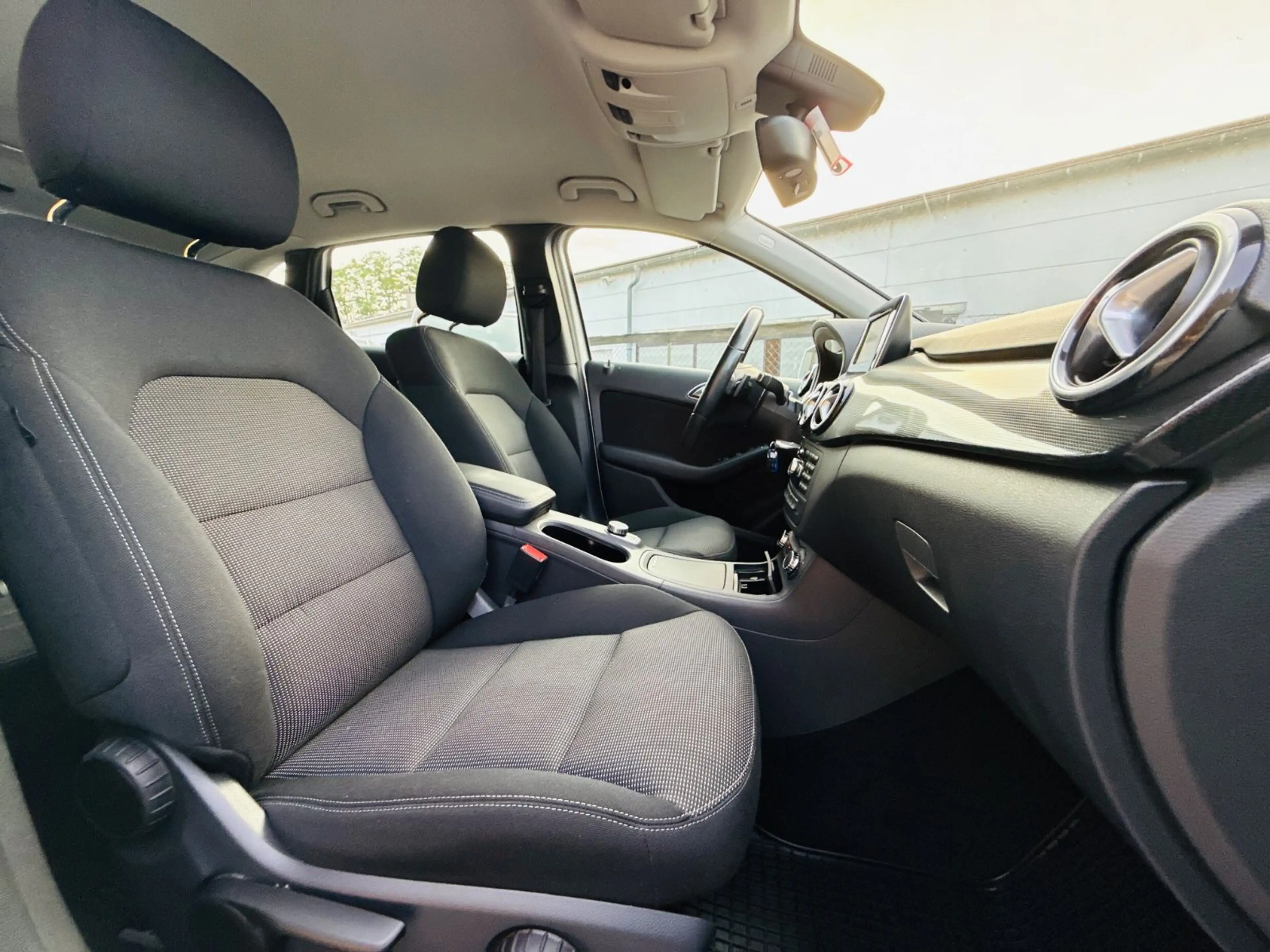 Mercedes-Benz B 180 Automatik/Navi/SHZ/LM — photo 15
