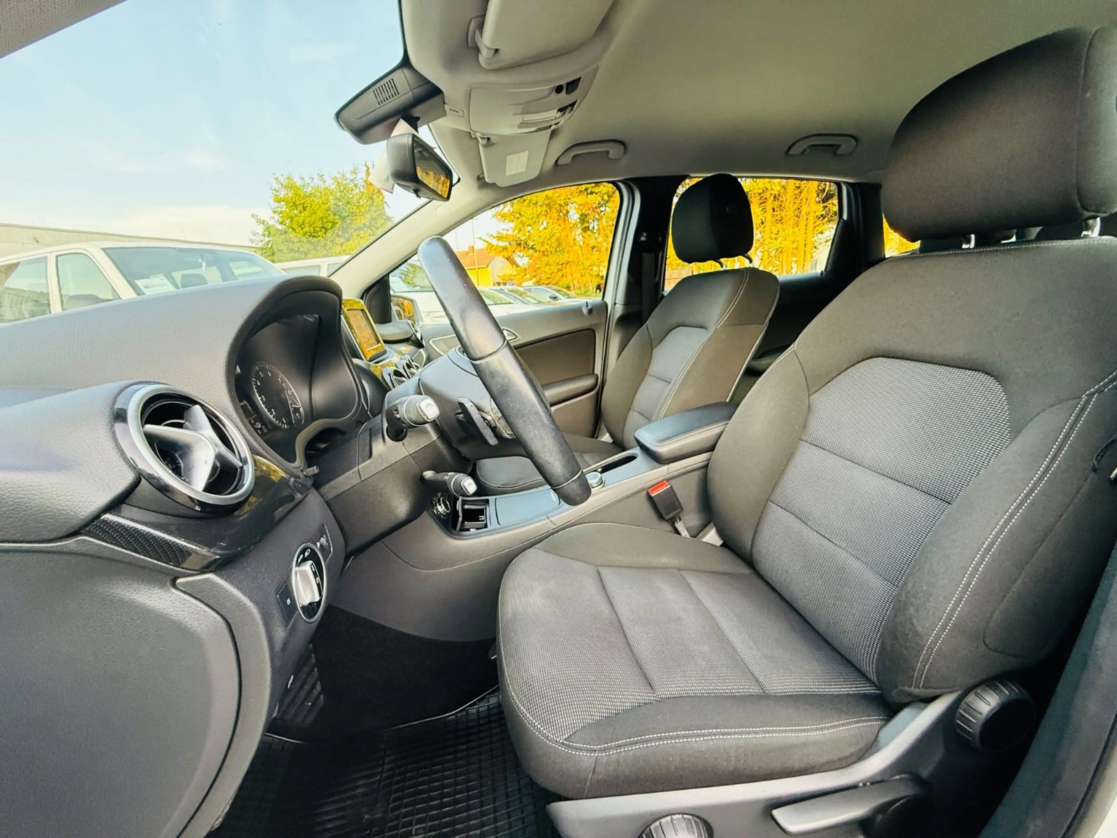Mercedes-Benz B 180 Automatik/Navi/SHZ/LM — photo 11