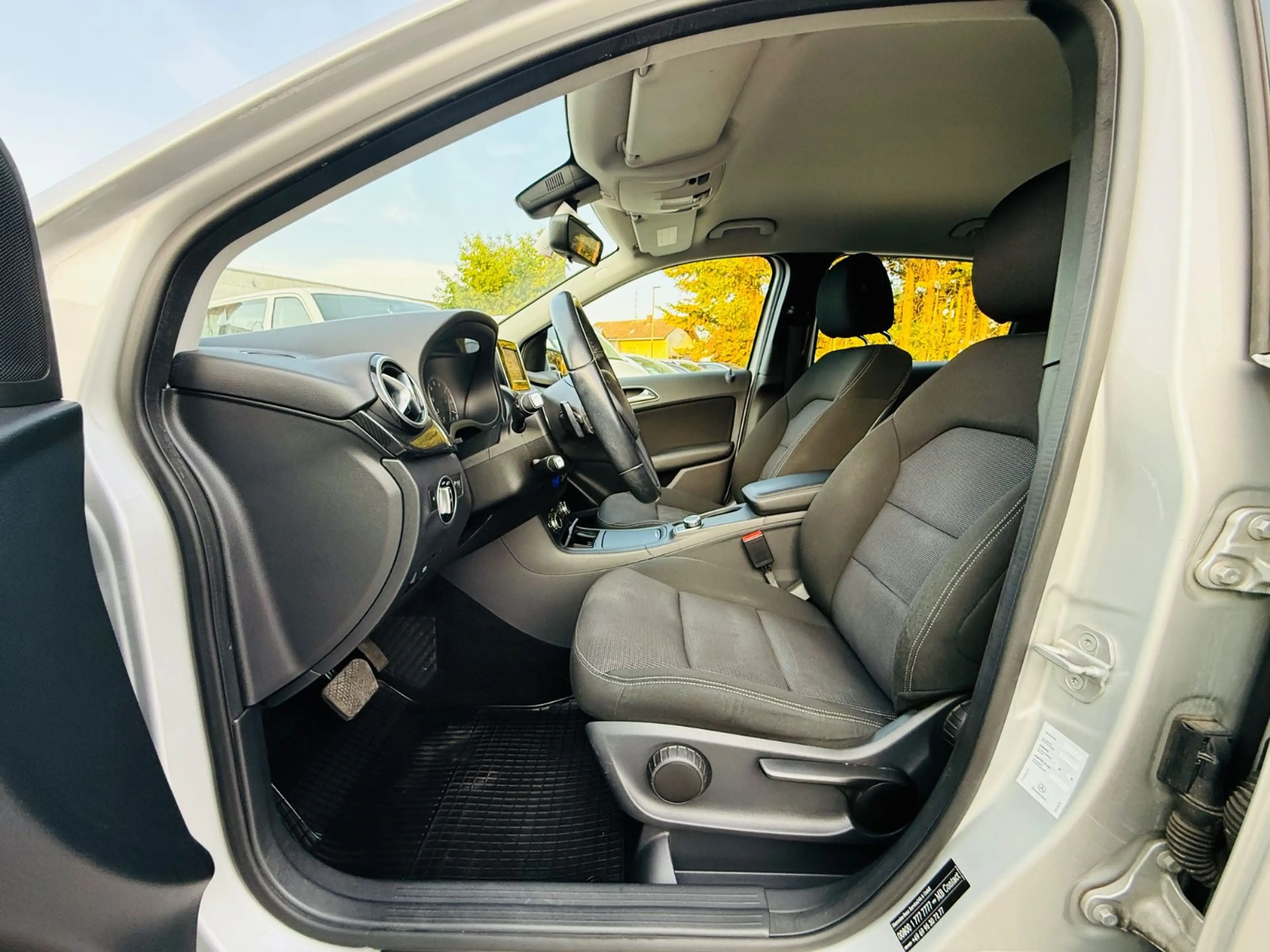 Mercedes-Benz B 180 Automatik/Navi/SHZ/LM — photo 10