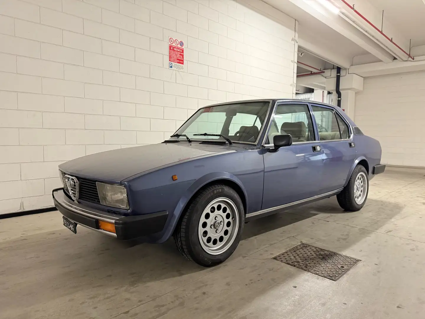 Alfa Romeo Alfetta 2.0 L - 1