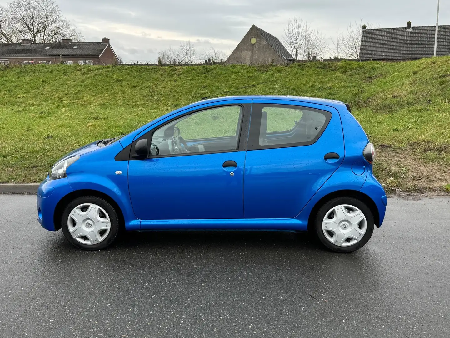 Toyota Aygo 1.0 VVT-i Now 5 Drs Airco Elek Pakket Bleu - 2