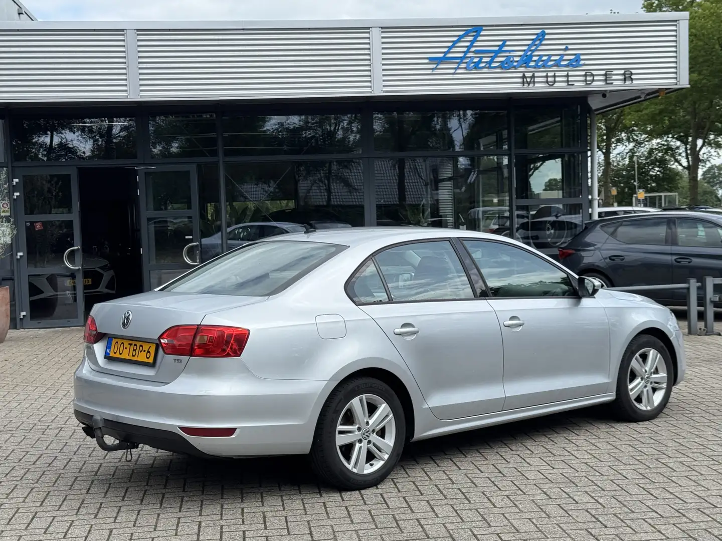 Volkswagen Jetta 1.4 TSI Automaat Airco/Cruise/Trekhaak Grijs - 2