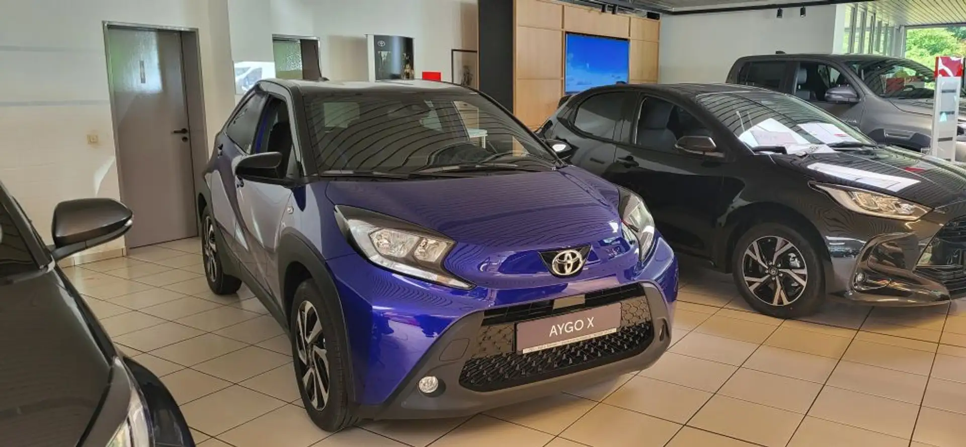 Toyota Aygo X Team D (AB7) Blau - 2