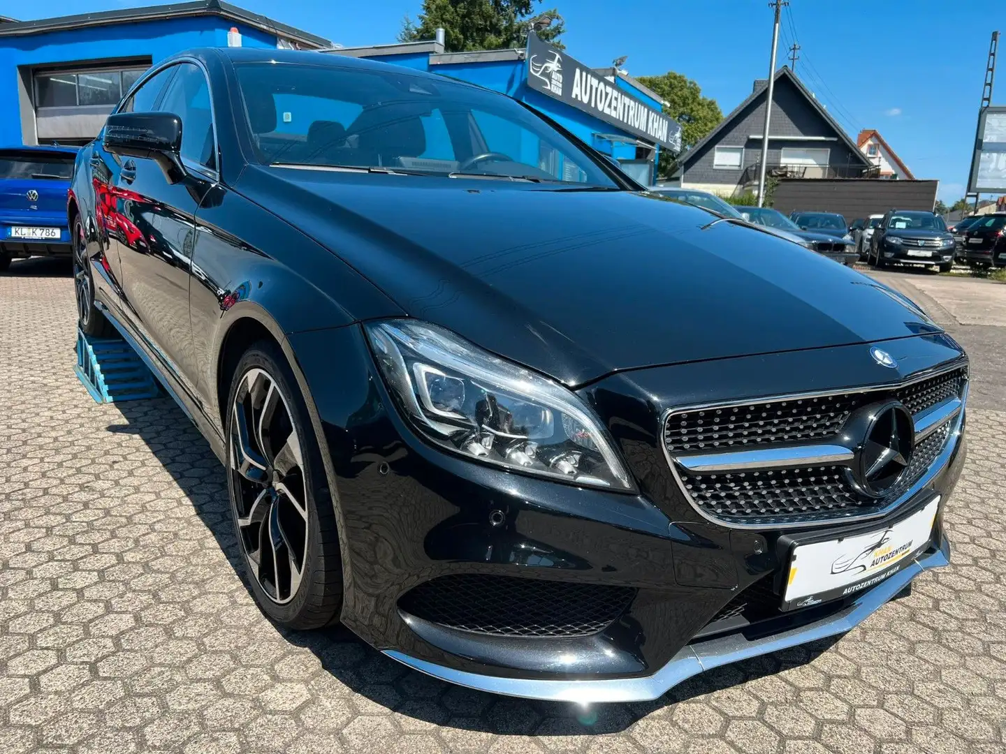 Mercedes-Benz CLS 350 d 4Matic/360*/KAMERA/AMG/NAVI/SHZ Schwarz - 1