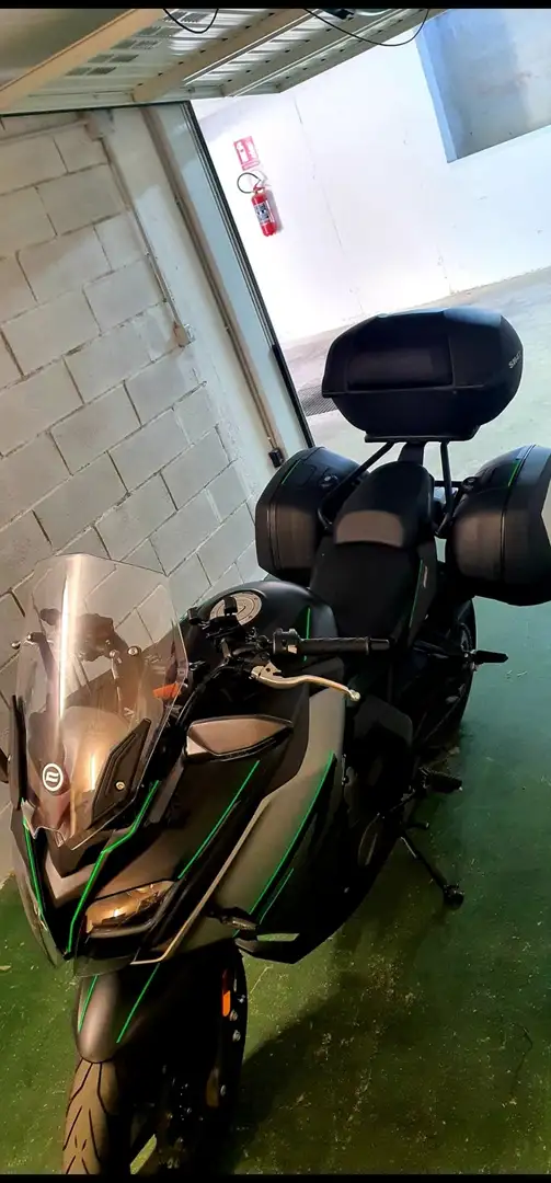 CFMOTO 650GT Plateado - 1