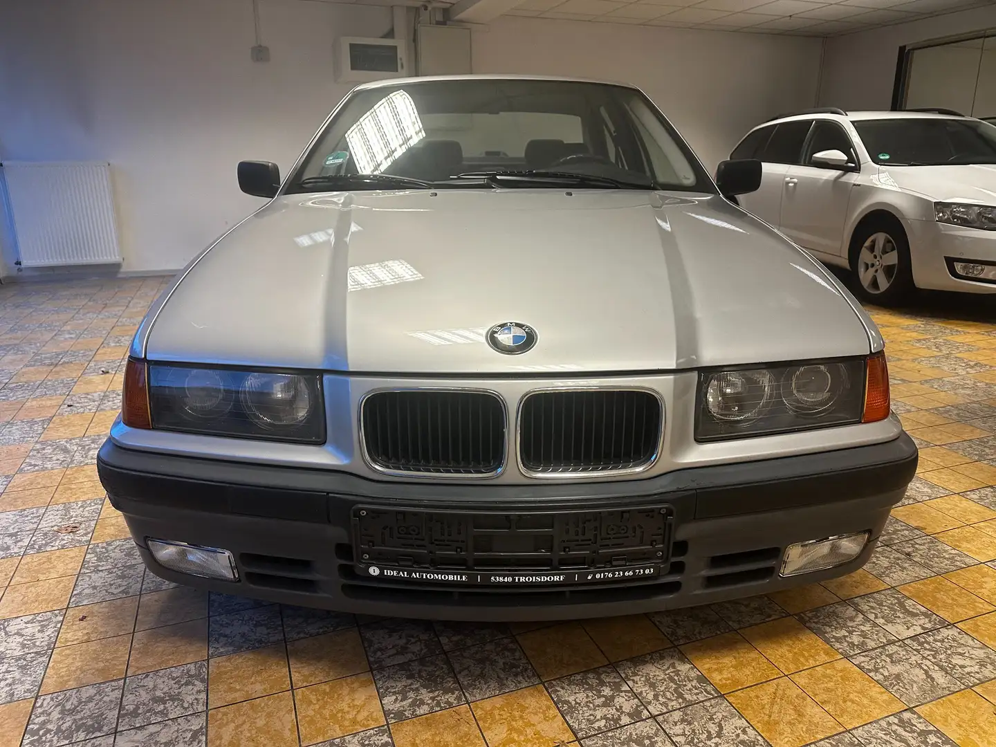 BMW 320 320i*Aut*TÜV neu*Viele Neuteile*Originalzustand Plateado - 2