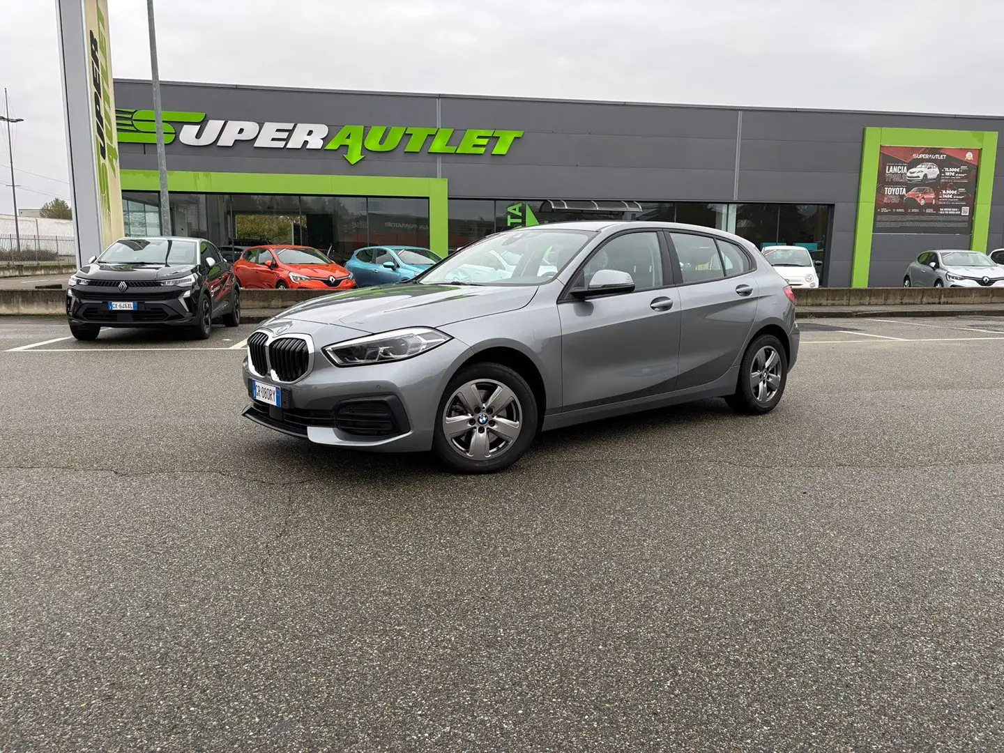 BMW 116 5 Porte 116d SCR Business Advantage DCT Gris - 2