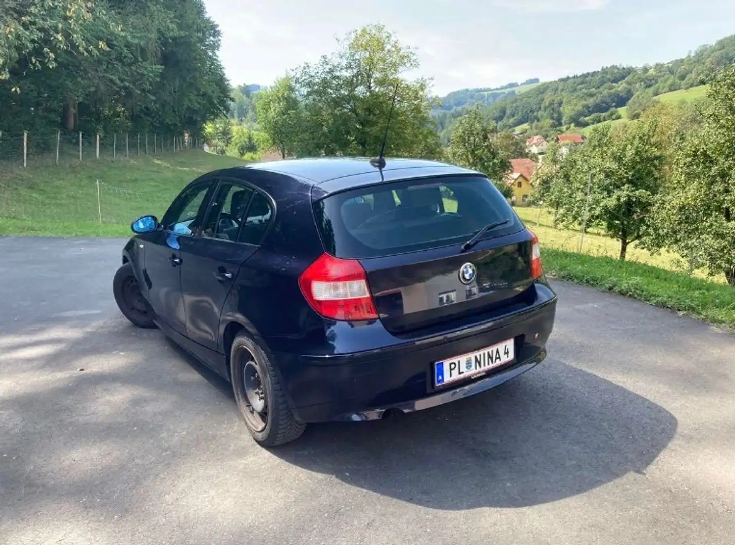 BMW 118 118d Blau - 2