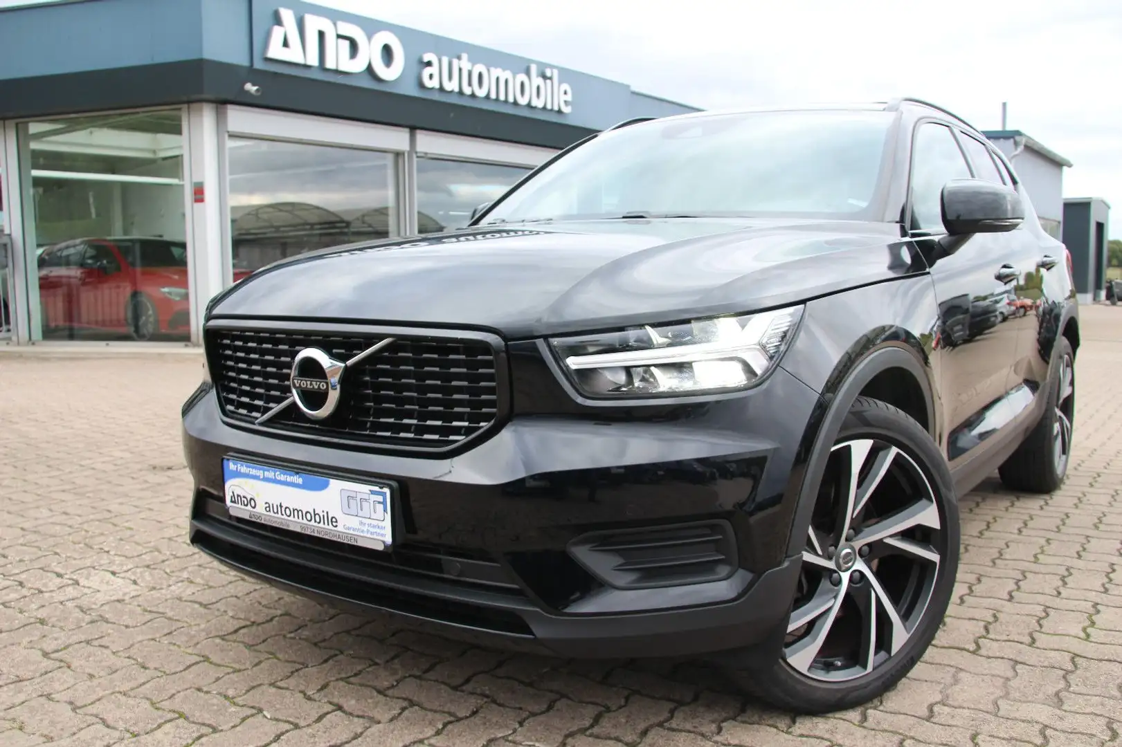 Volvo XC40 R-Design AWD LED/H&K/Kamera/Leder/CarPlay Schwarz - 2